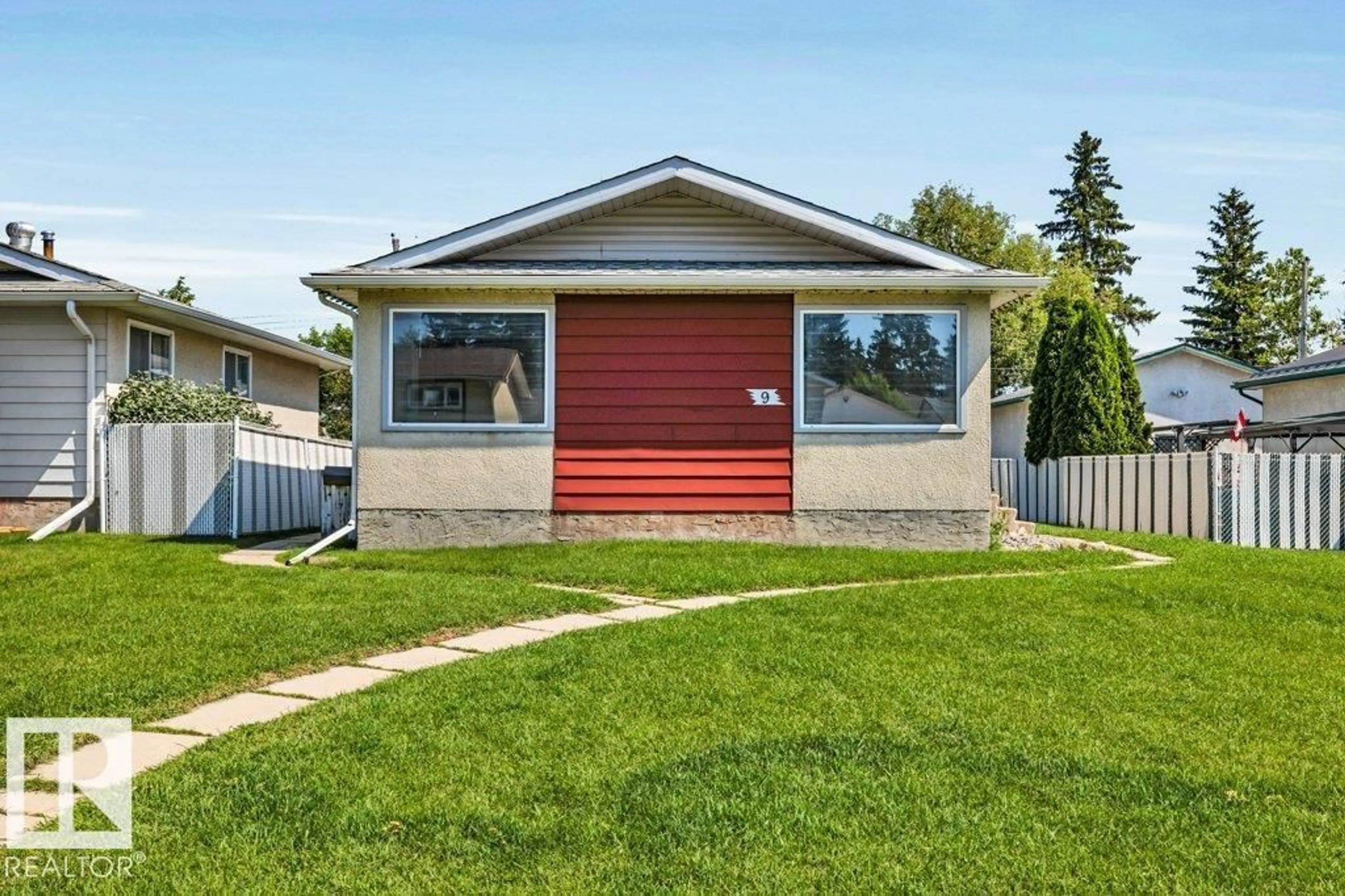 Home with vinyl exterior material, street for 9 LINDEN ST, Spruce Grove Alberta T7X2G4