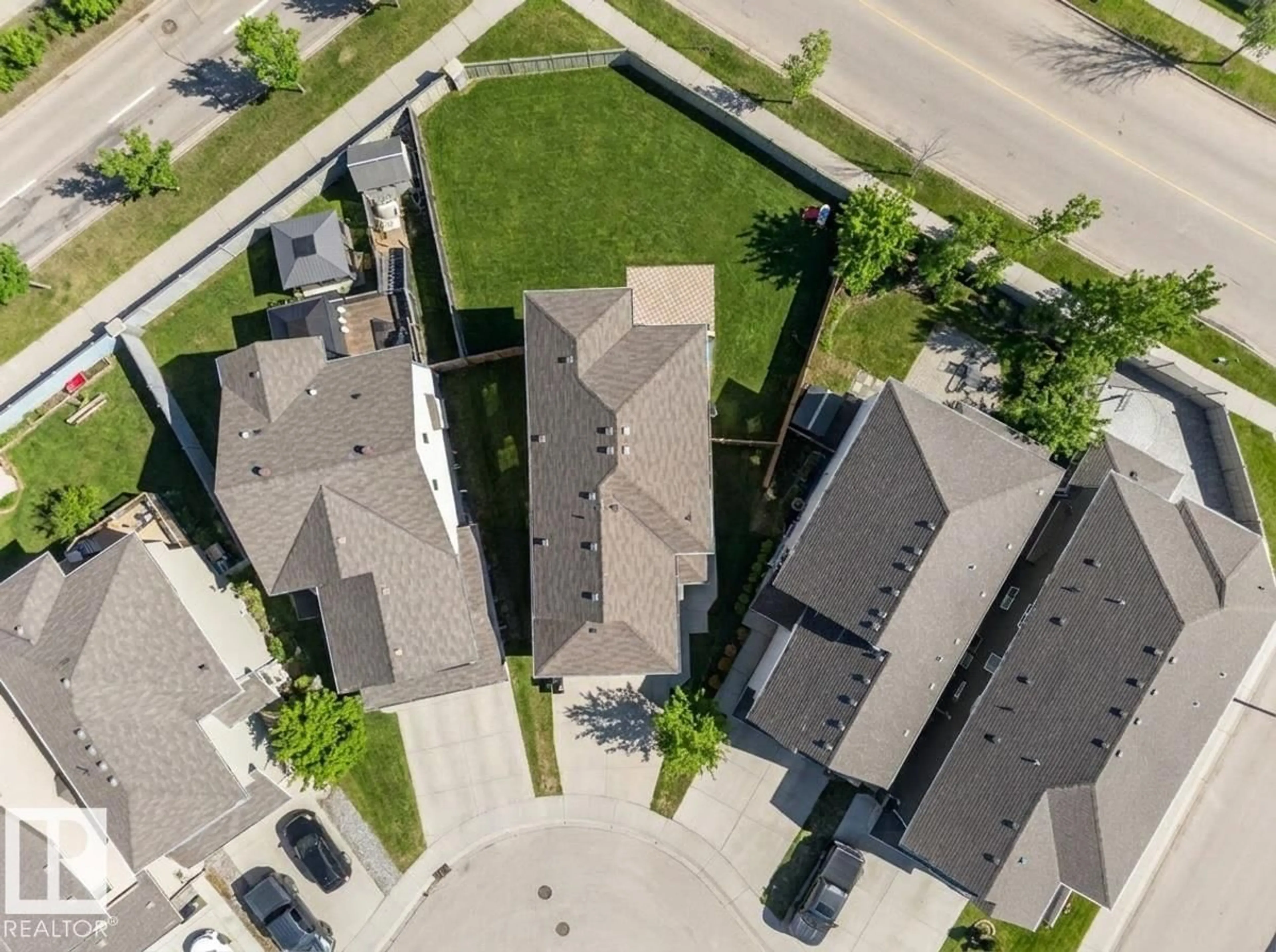 A pic from outside/outdoor area/front of a property/back of a property/a pic from drone, street for 3639 15A ST, Edmonton Alberta T6T0M4