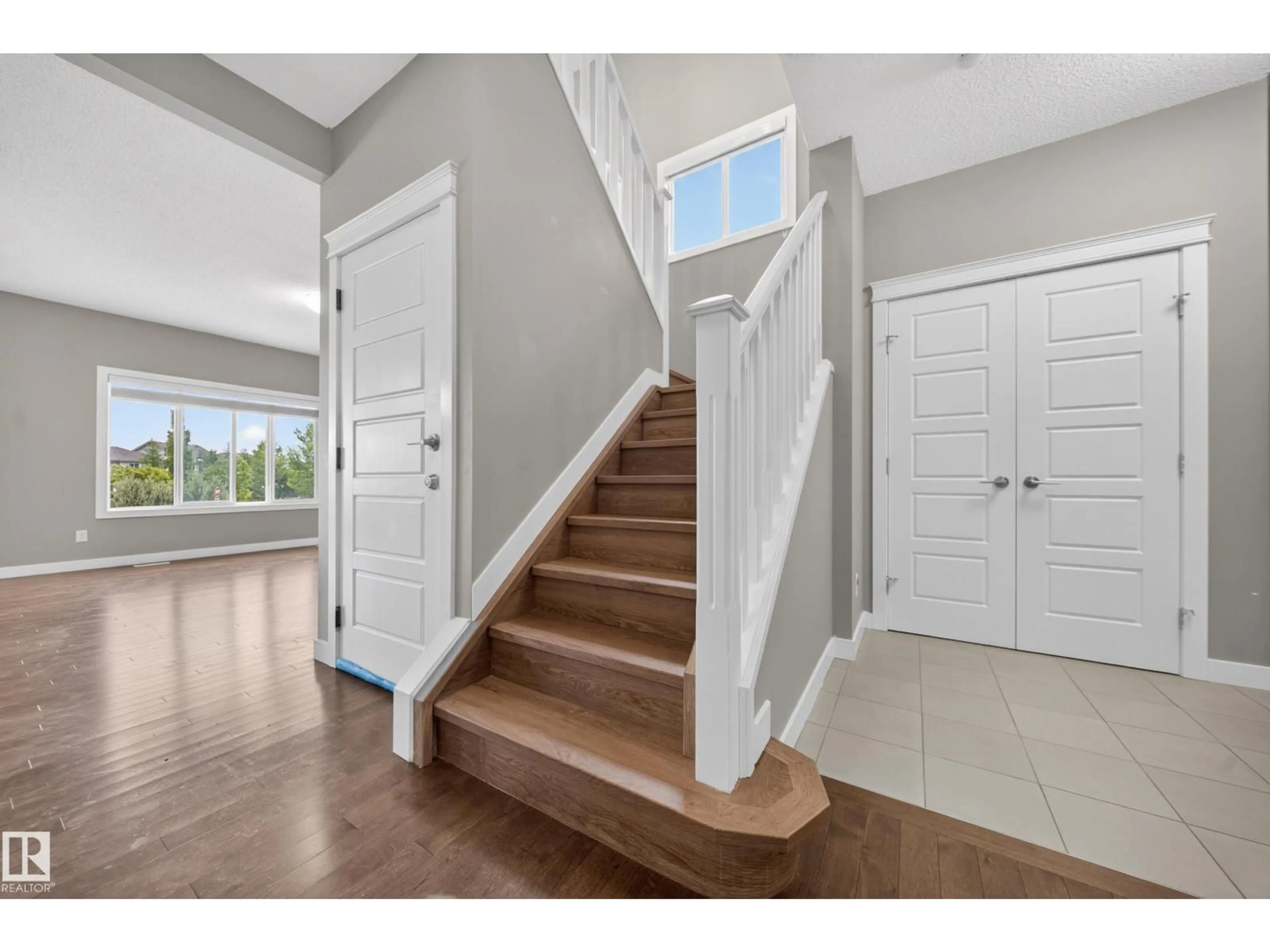 Indoor entryway for 3639 15A ST, Edmonton Alberta T6T0M4
