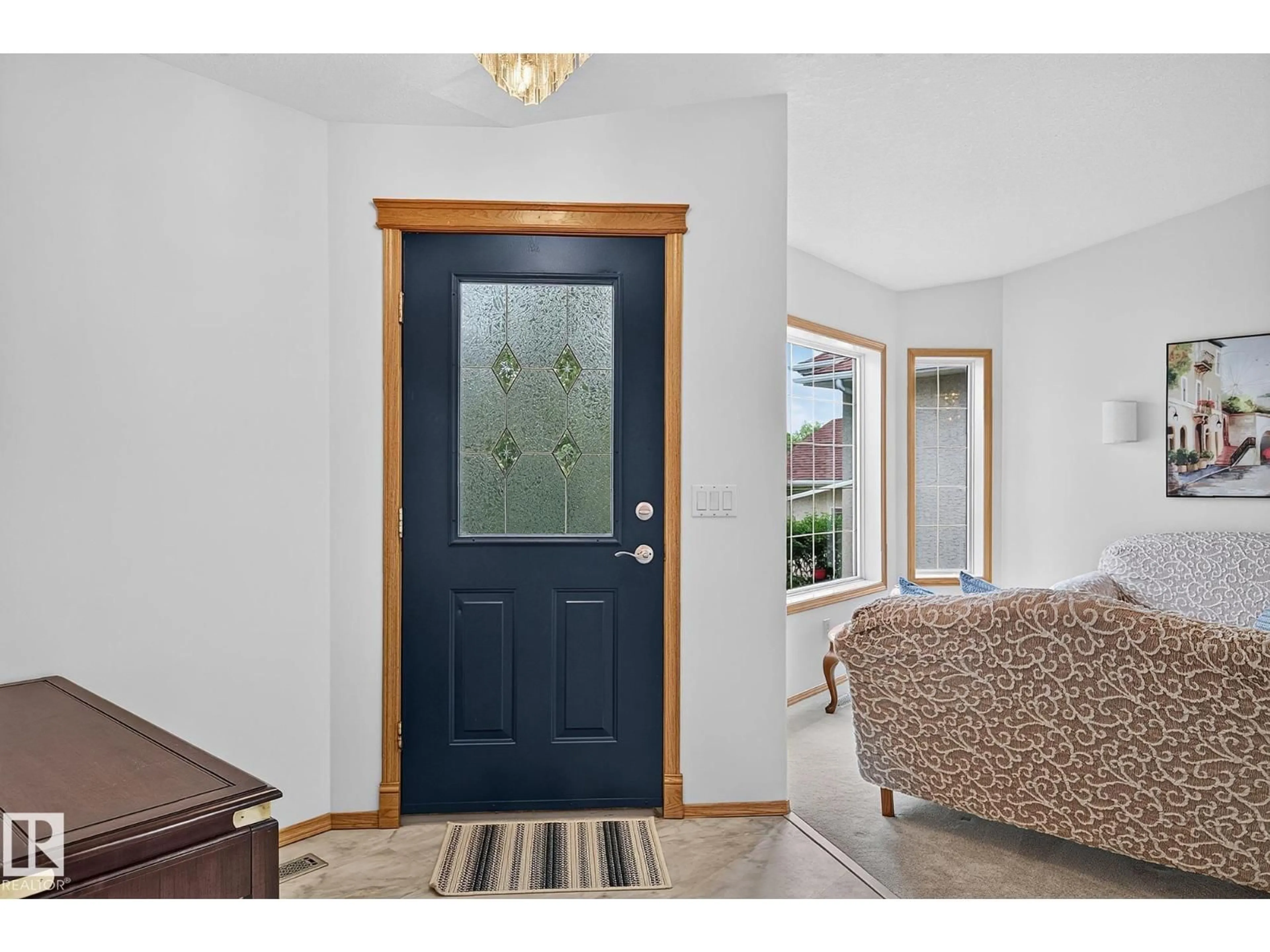 Indoor entryway for 385 MEADOWVIEW TC, Sherwood Park Alberta T8H1X7
