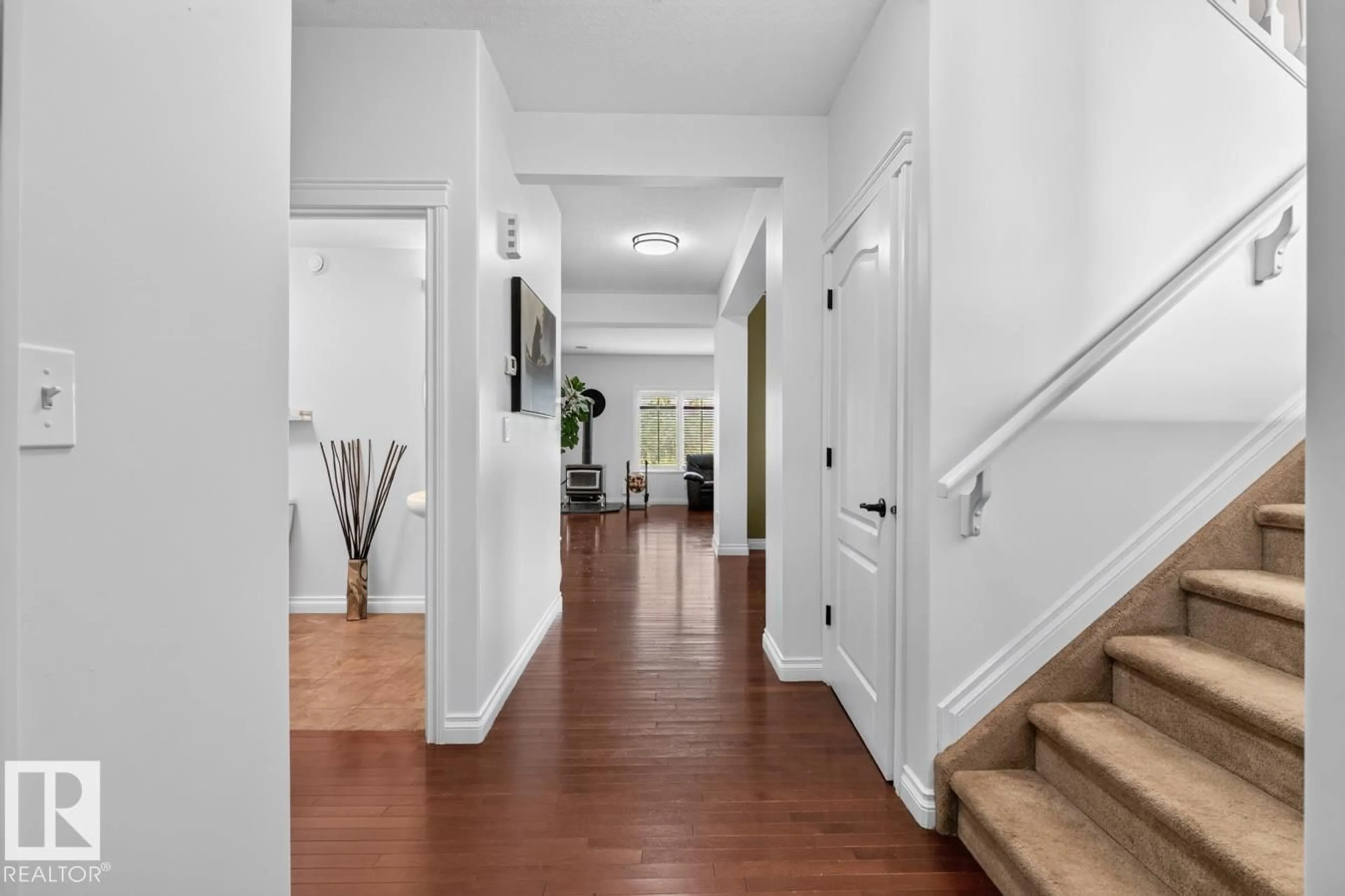 Indoor entryway for 817 SOUTHFORK GR, Leduc Alberta T9E0P4