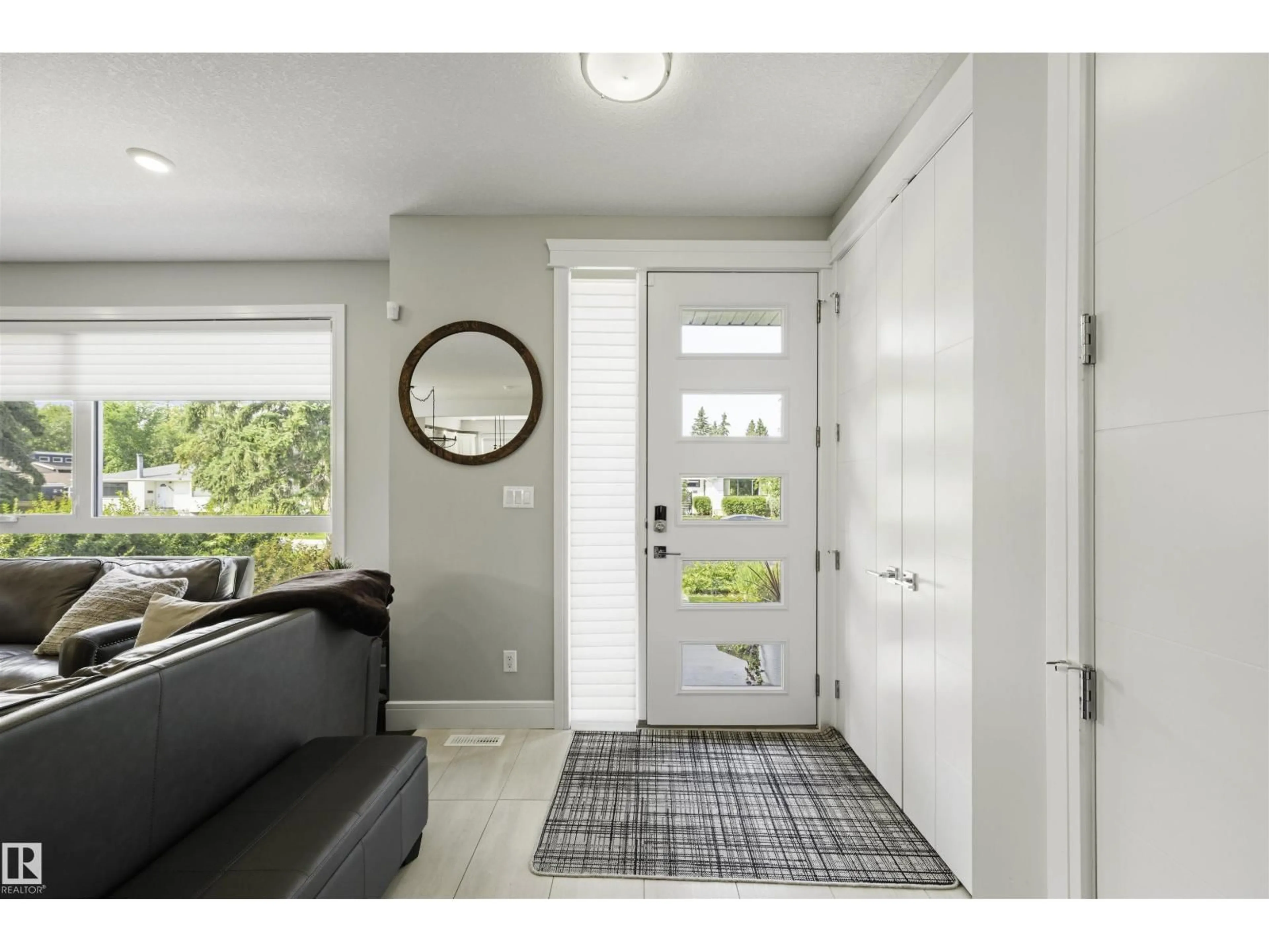 Indoor entryway for 14605 78 AV, Edmonton Alberta T5R3C4