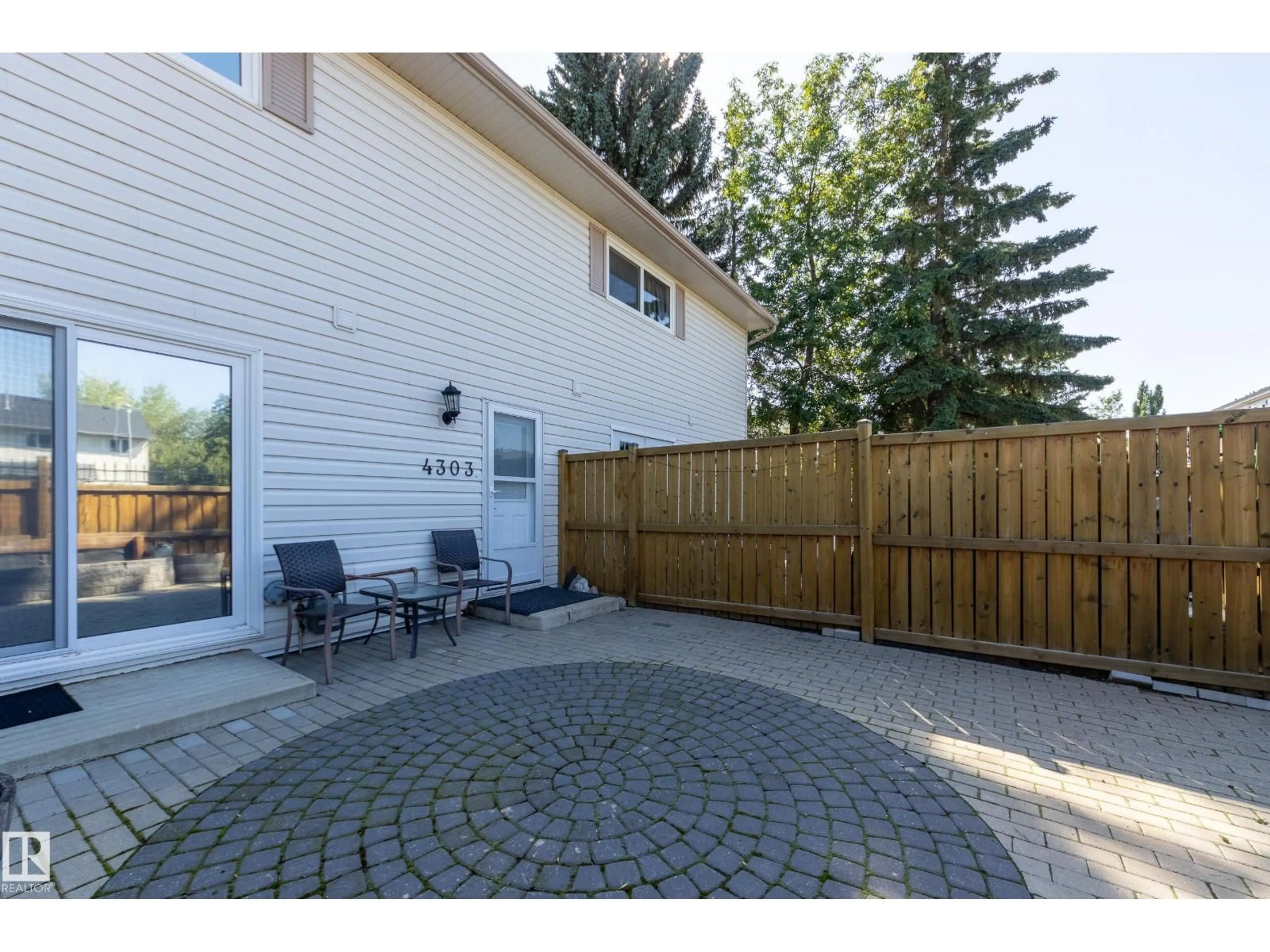 Patio, street for 4303 46 ST, Stony Plain Alberta T7Z1J5