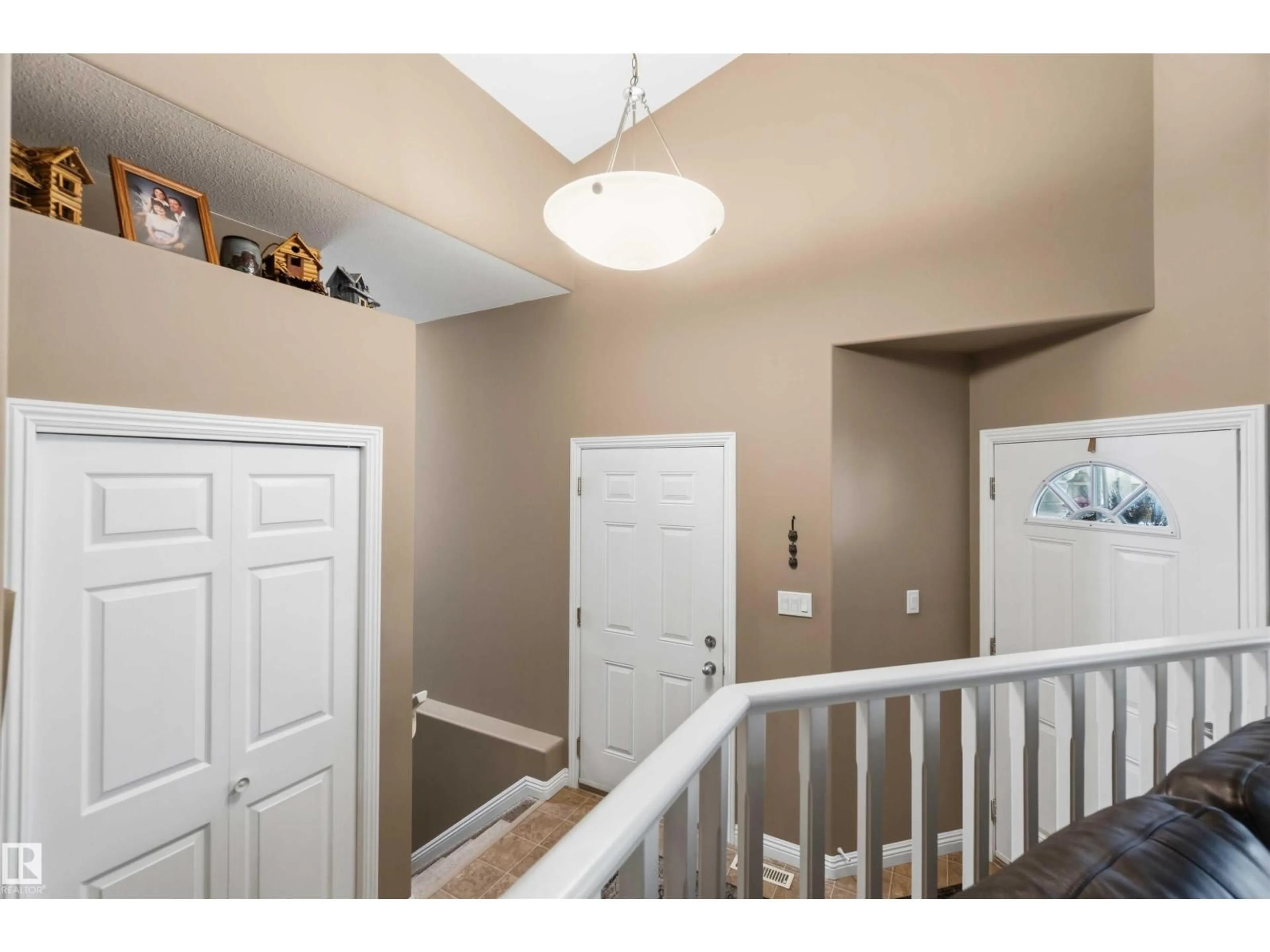 Indoor entryway for 6320 166 AV, Edmonton Alberta T5Y3M9