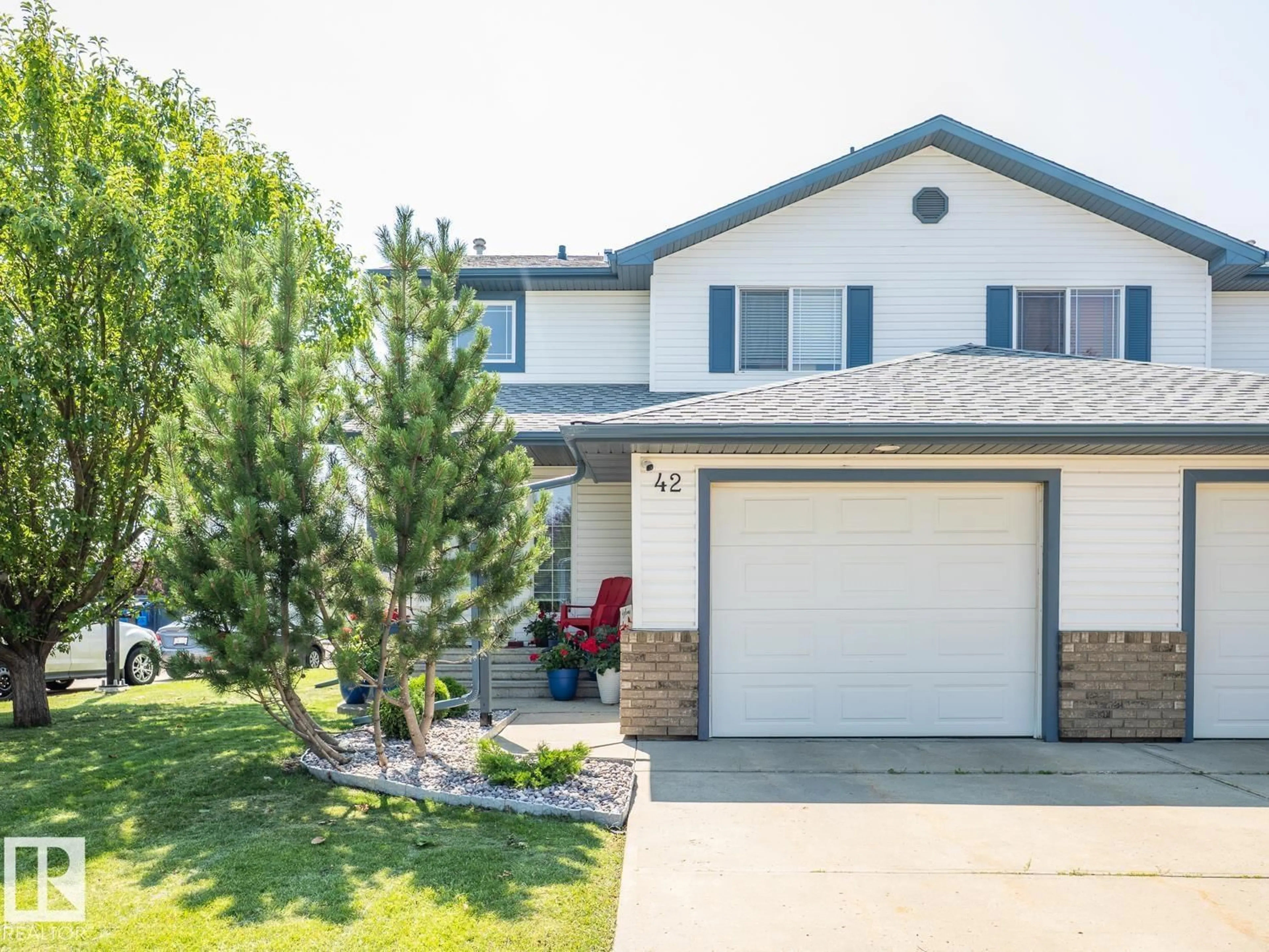 Home with vinyl exterior material, street for #42 - 450 HYNDMAN CR, Edmonton Alberta T5A0E2
