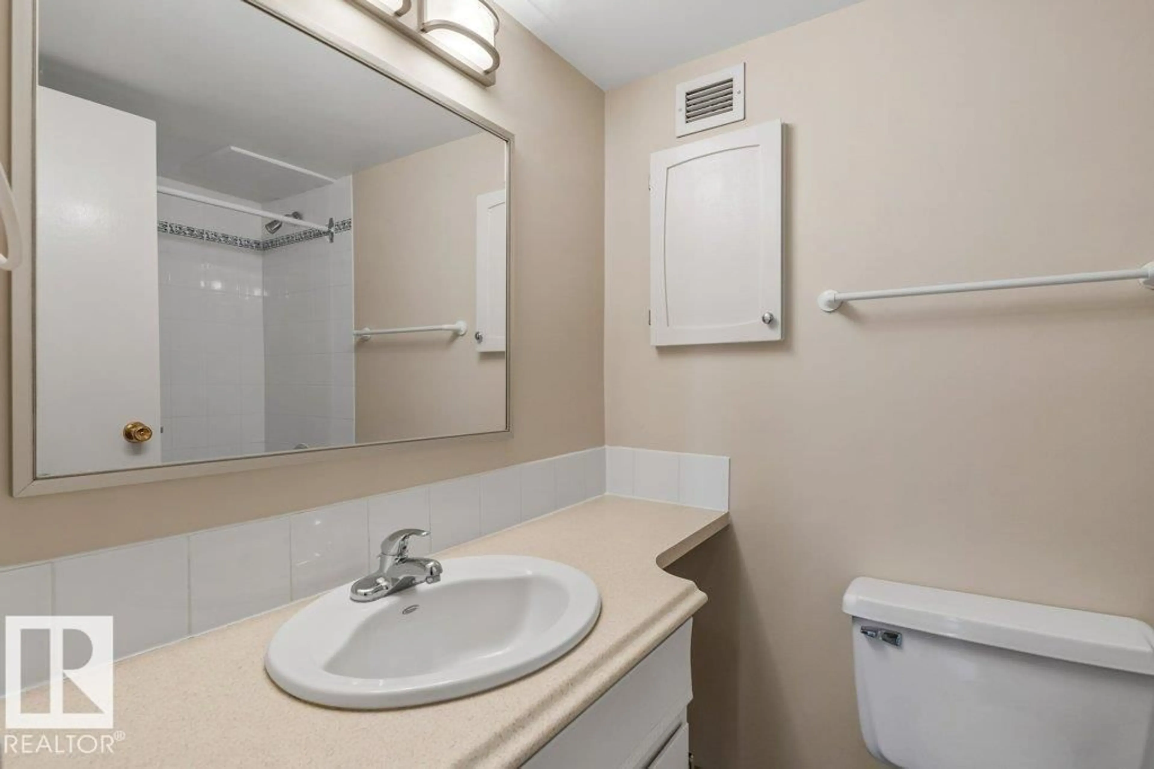 Standard bathroom, unknown for 1803 SASKATCHEWAN DR, Edmonton Alberta T6E4S6