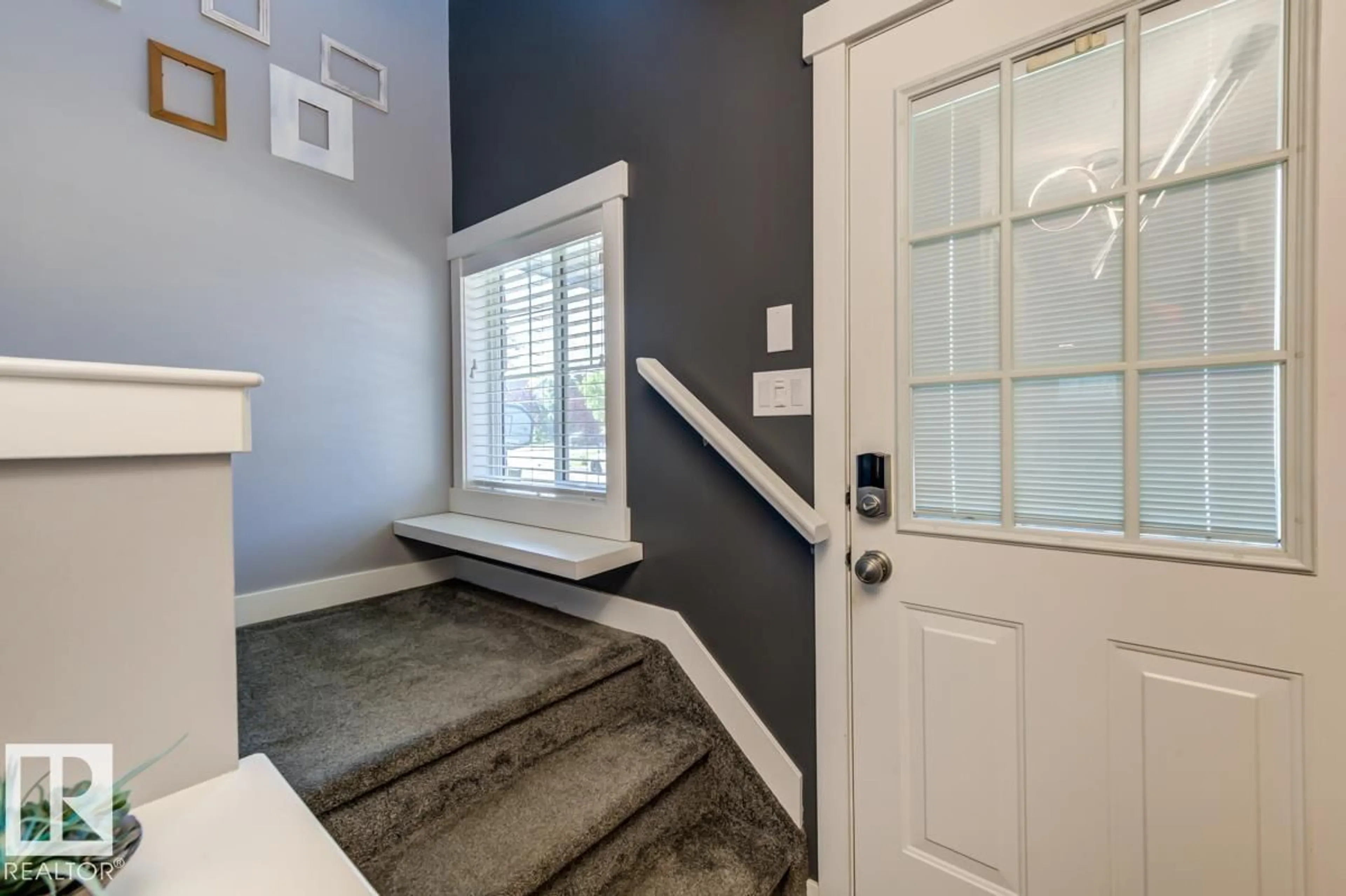 Indoor entryway for 12114 16 AV, Edmonton Alberta T6W1L9