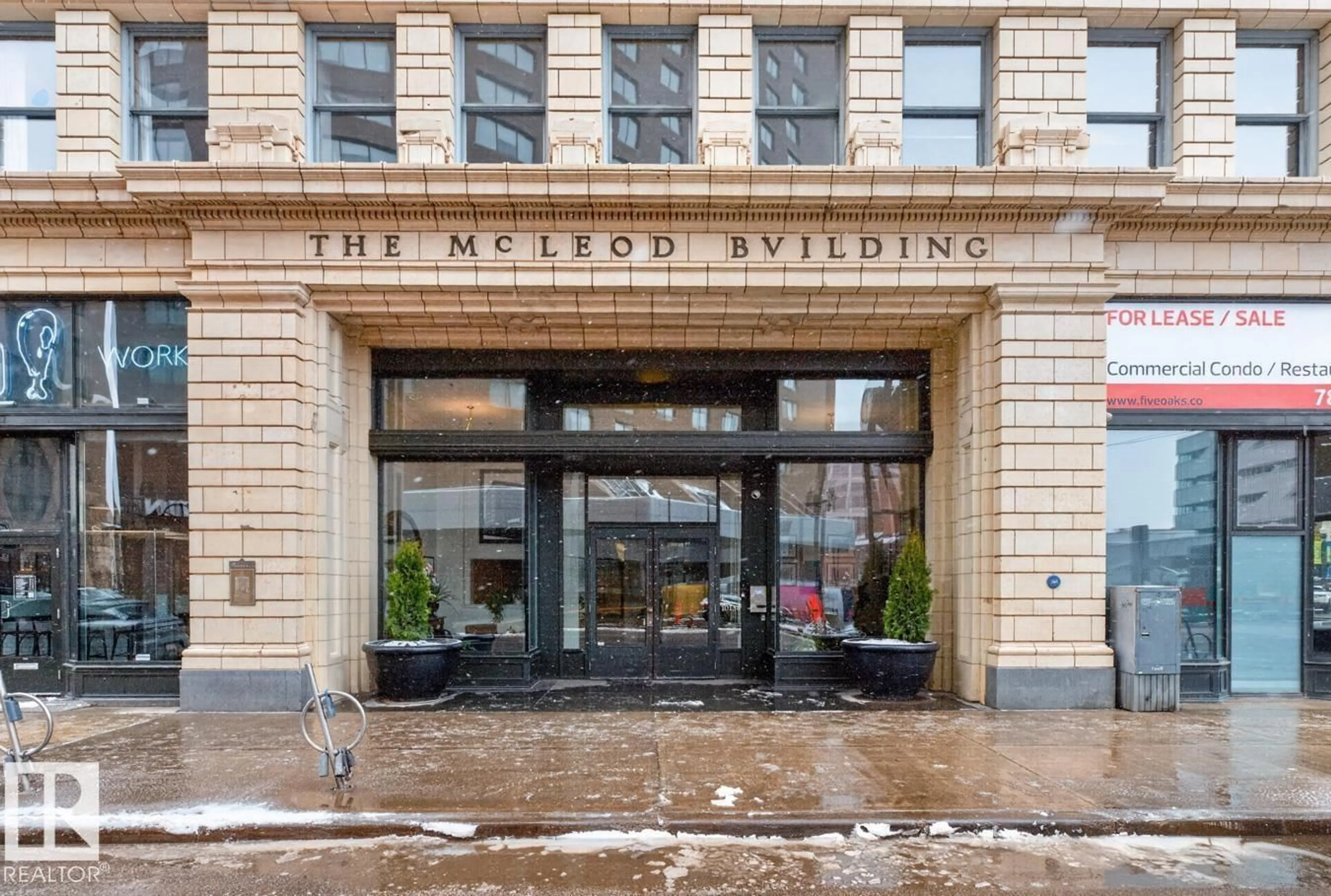 Indoor foyer for 801 - 10134 100 ST, Edmonton Alberta T5J0N8