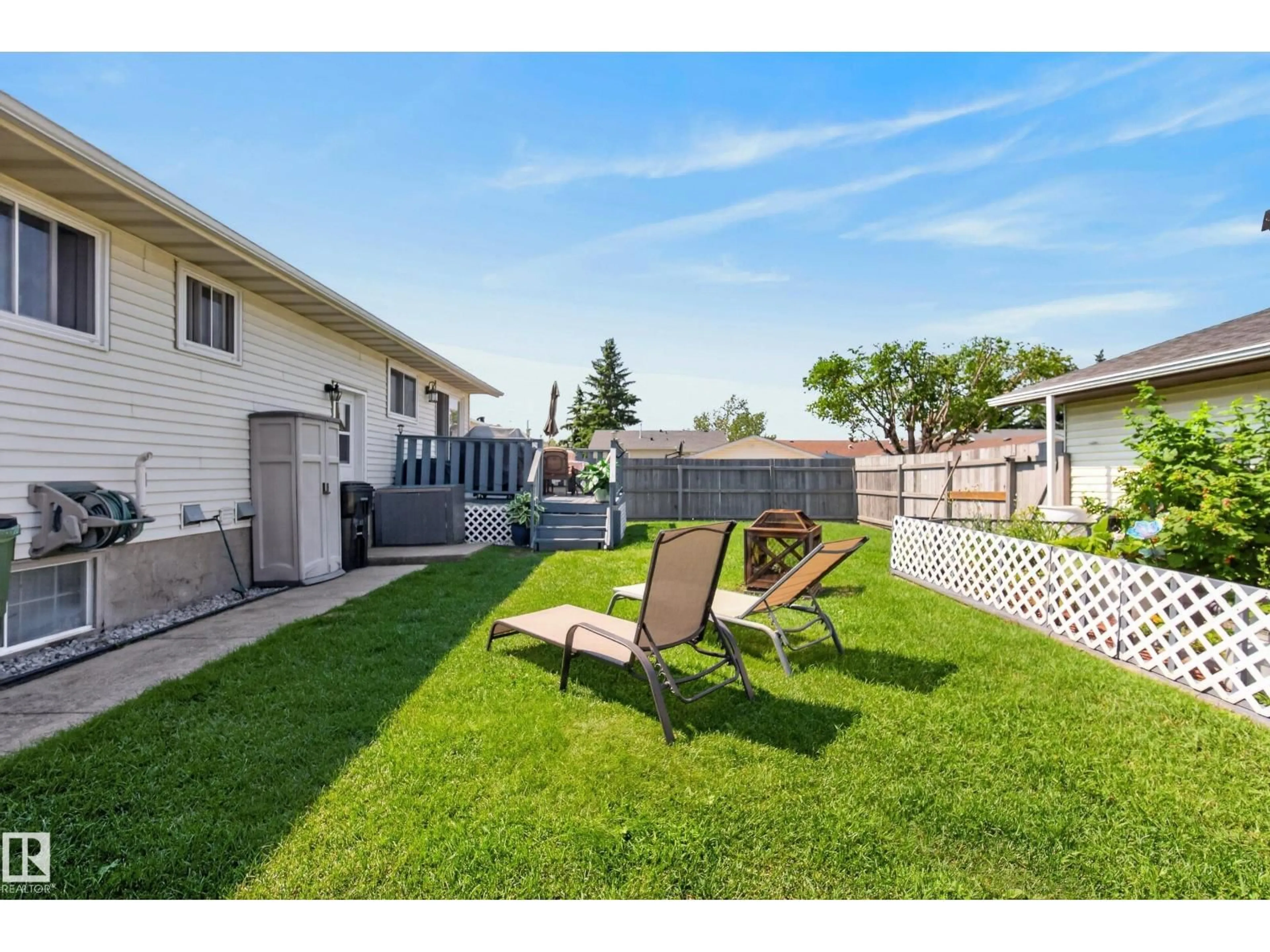 Patio, unknown for 3612 18 AV, Edmonton Alberta T6L3C2