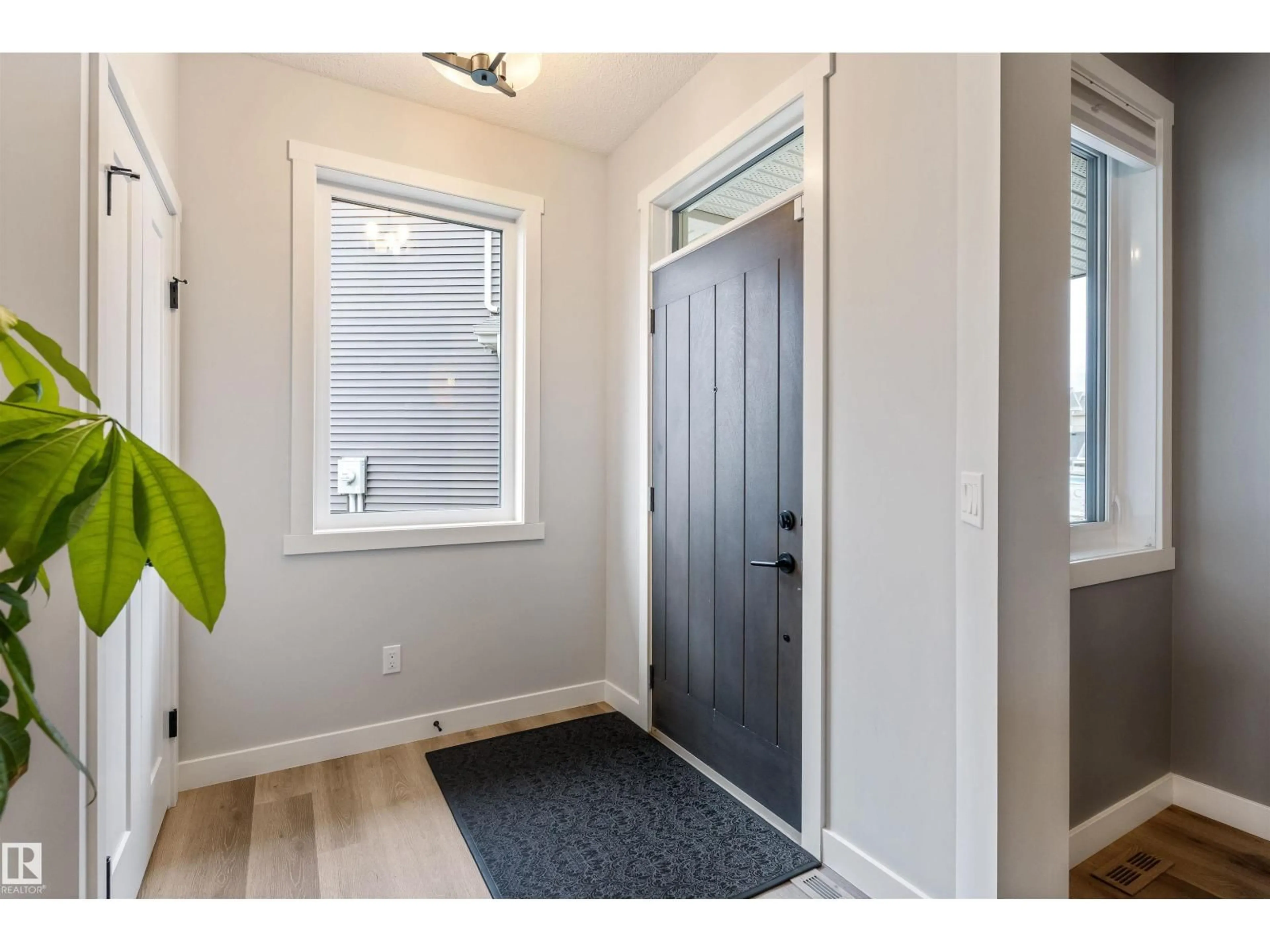 Indoor entryway for 23 JAMISON CR, St. Albert Alberta T8N7X7
