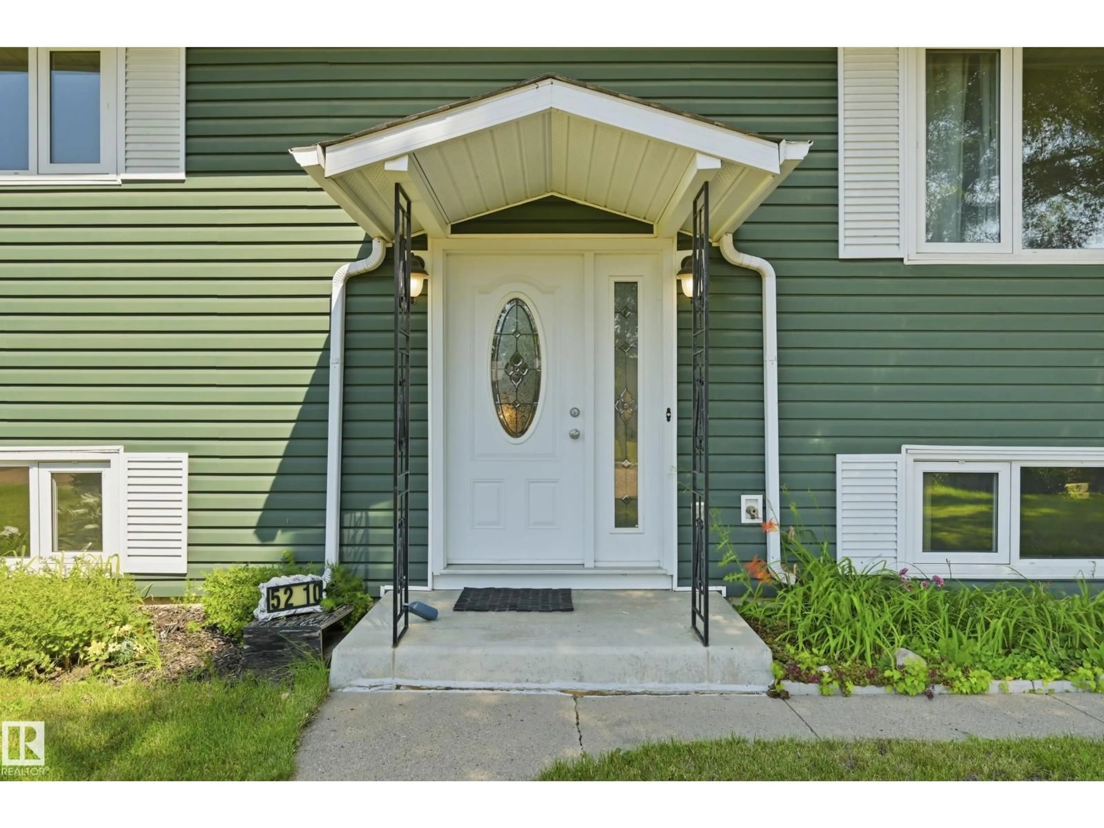 Indoor entryway for 5210 43 AV, Leduc Alberta T9E5A6