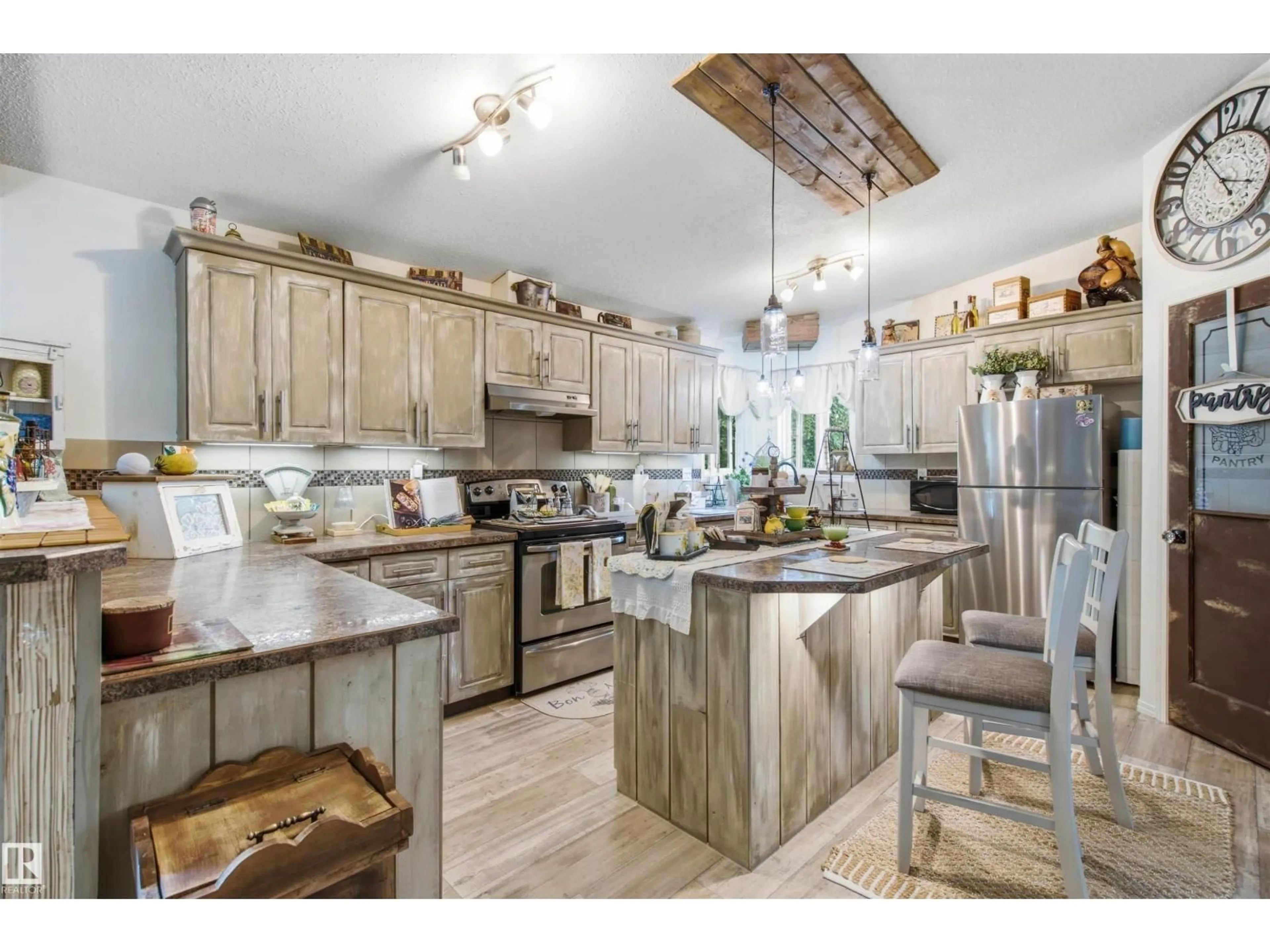 Rustic kitchen, wood/laminate floor for 59526 - 116 HWY 657, Rural Bonnyville M.D. Alberta T9N2G3
