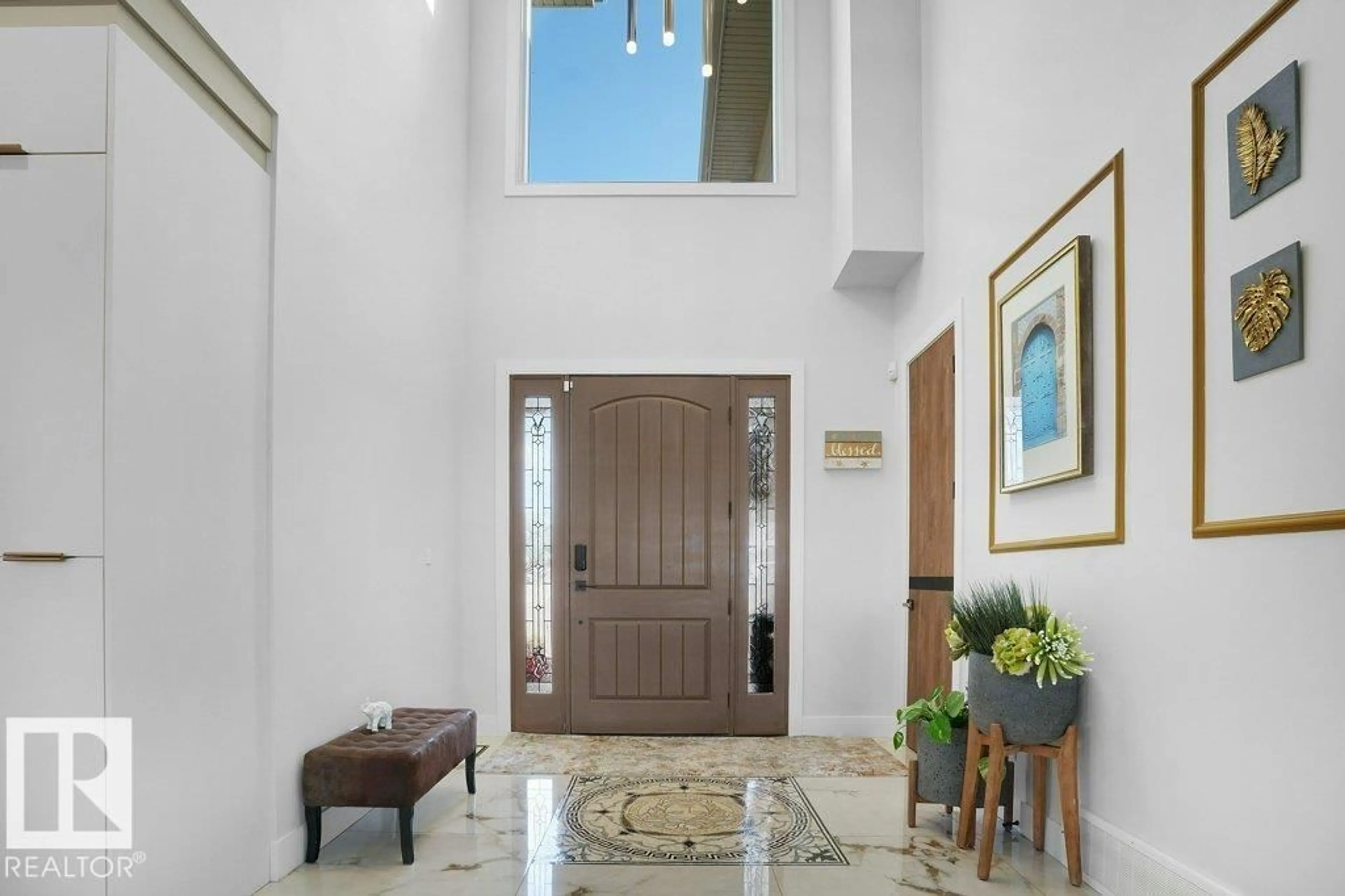 Indoor foyer for 5104 WOOLSEY LI, Edmonton Alberta T6W2E1
