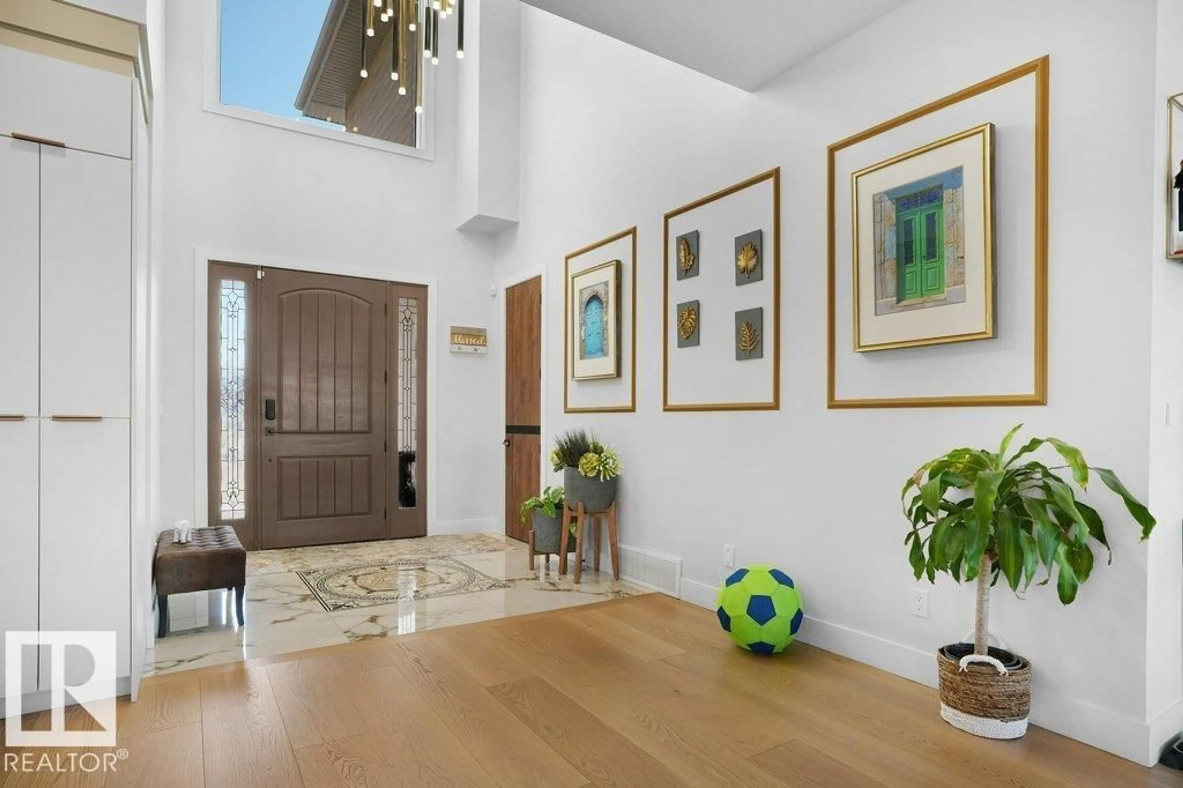 Indoor foyer for 5104 WOOLSEY LI, Edmonton Alberta T6W2E1