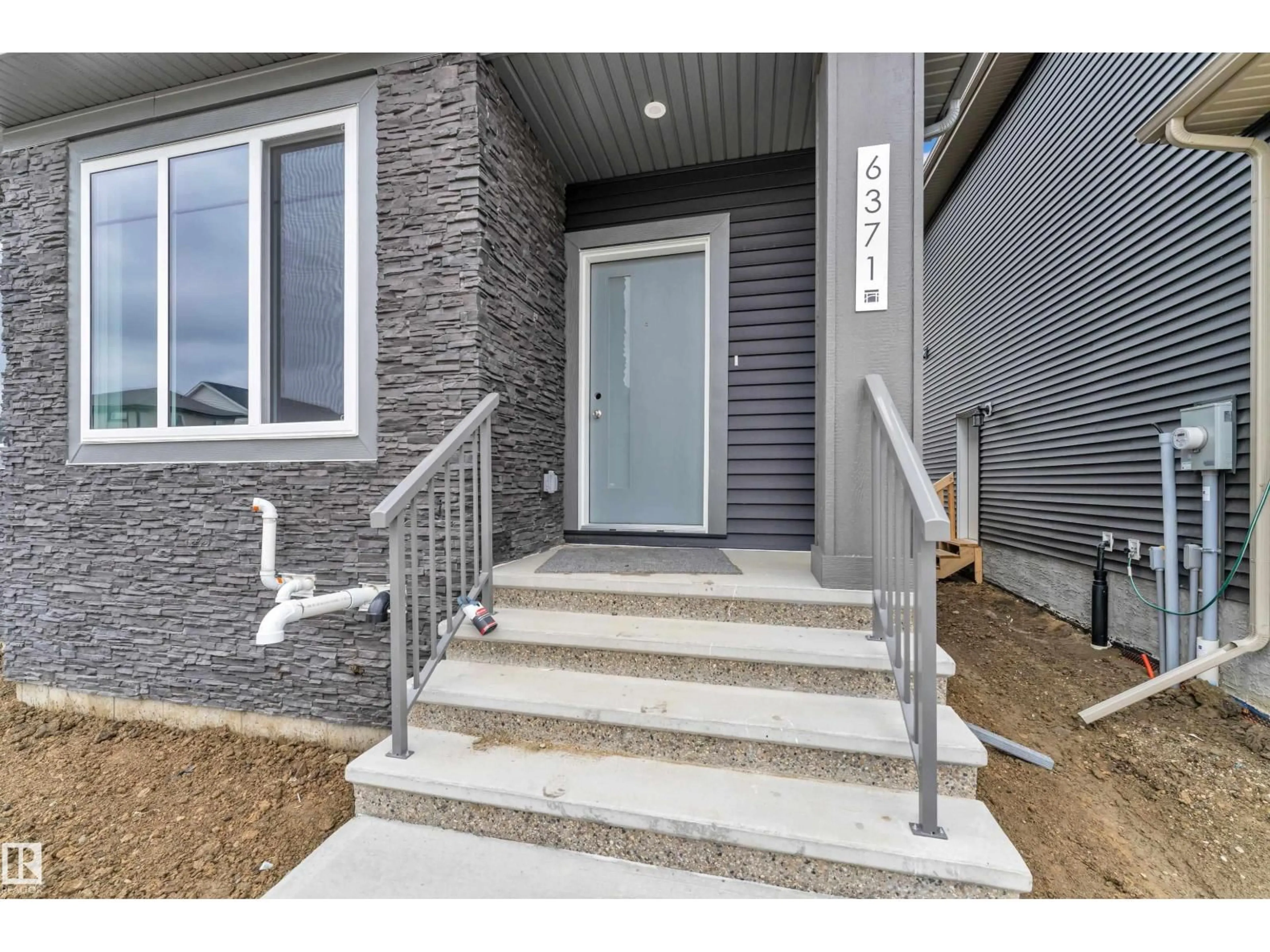 Indoor entryway for SW - 6371 KING WD, Edmonton Alberta T6W5J3