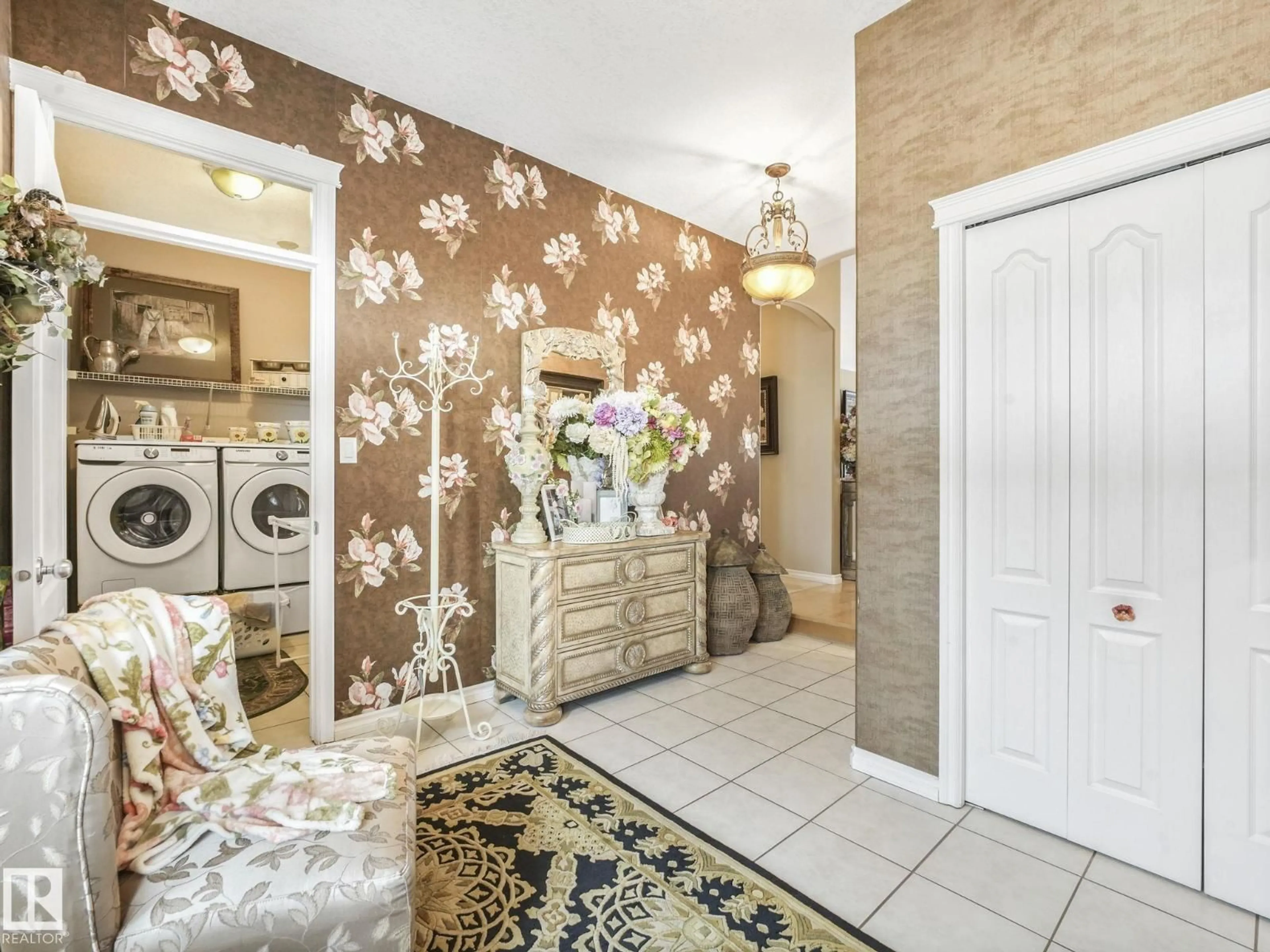 Indoor entryway for 51 KENDALL CR, St. Albert Alberta T8N7C2