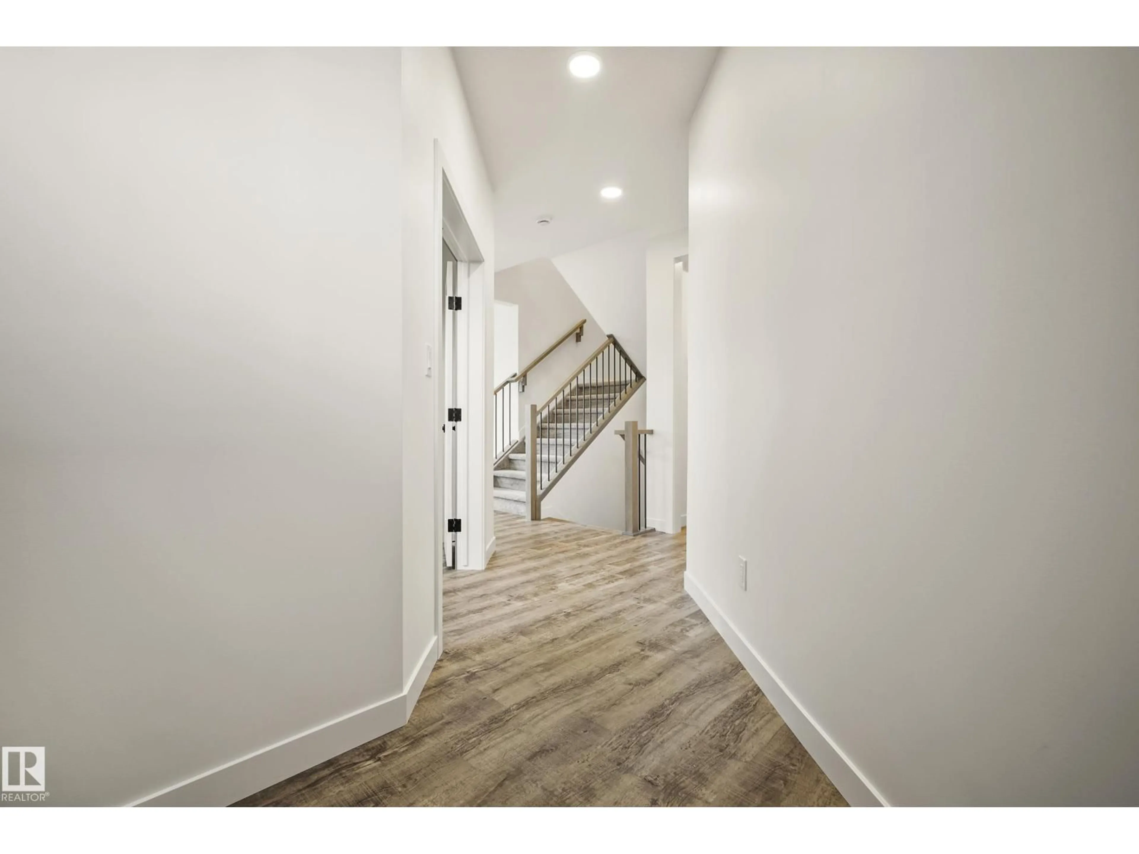 Indoor entryway for 31 PRESCOTT CL, Spruce Grove Alberta T7X0R3