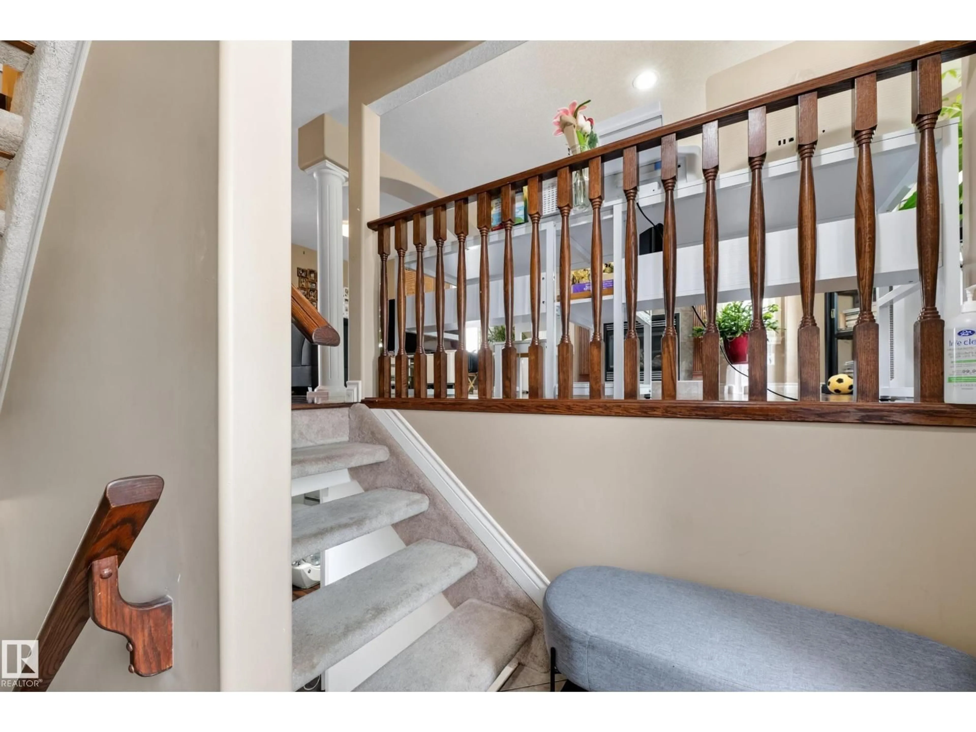 Indoor foyer for 6514 106 ST, Edmonton Alberta T6H2V6