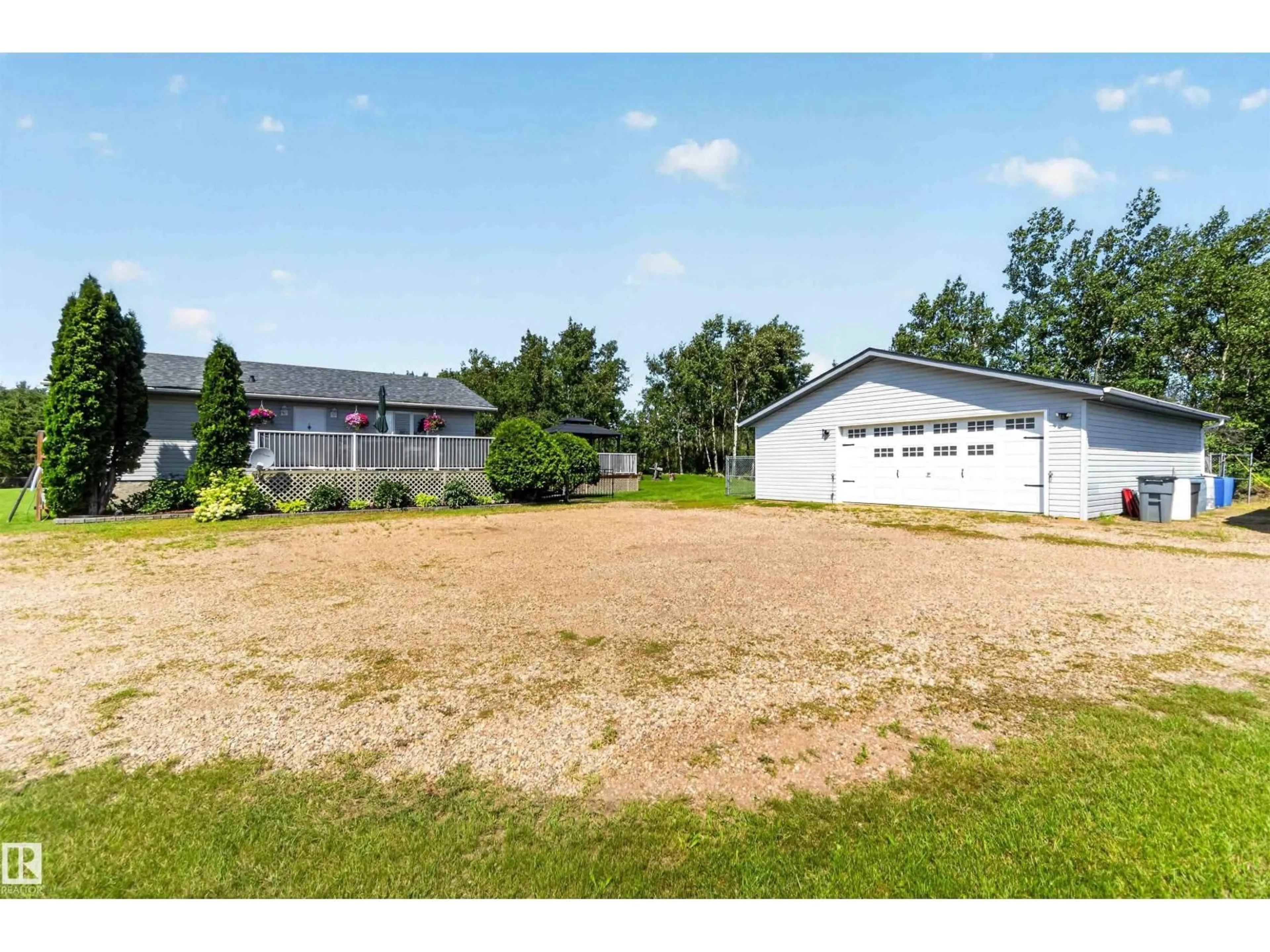 A pic from outside/outdoor area/front of a property/back of a property/a pic from drone, unknown for 56420 - 37 RGE RD 231, Rural Sturgeon County Alberta T0A1N4
