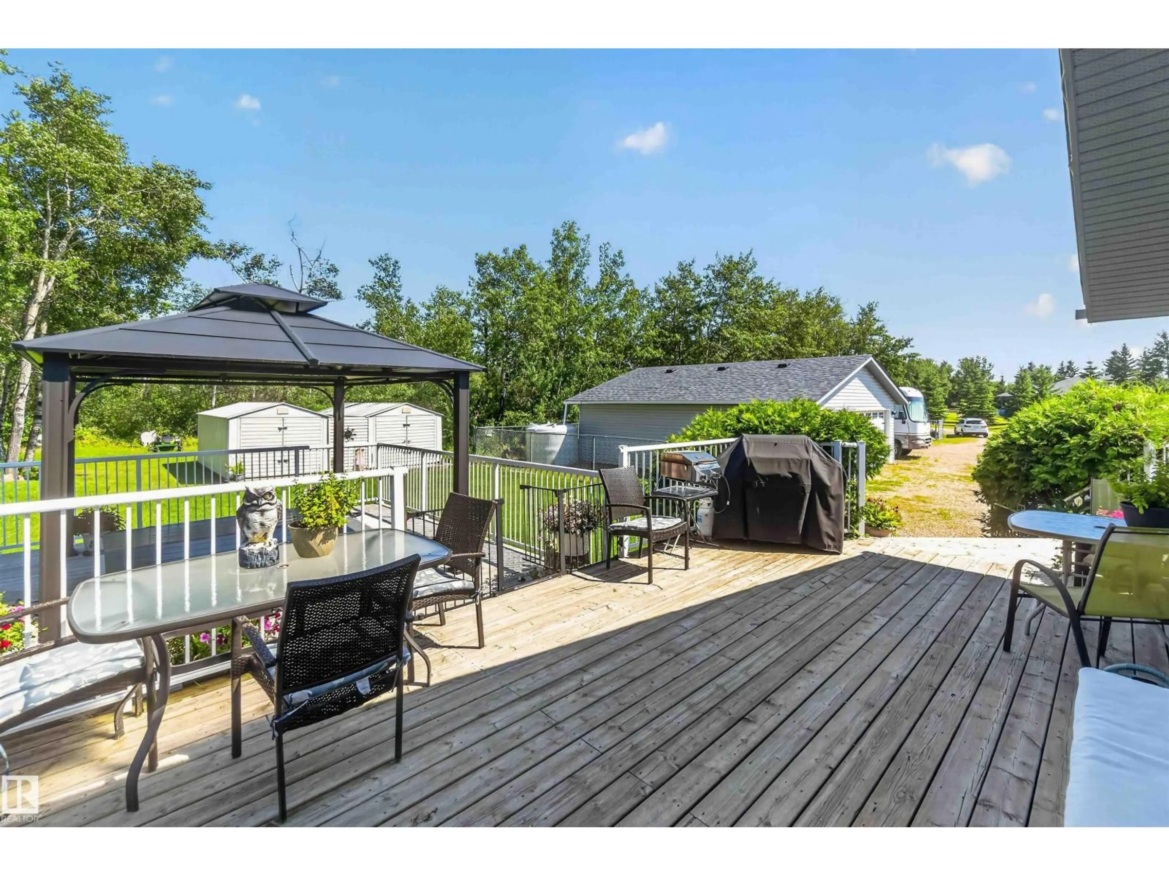 Patio, unknown for 56420 - 37 RGE RD 231, Rural Sturgeon County Alberta T0A1N4