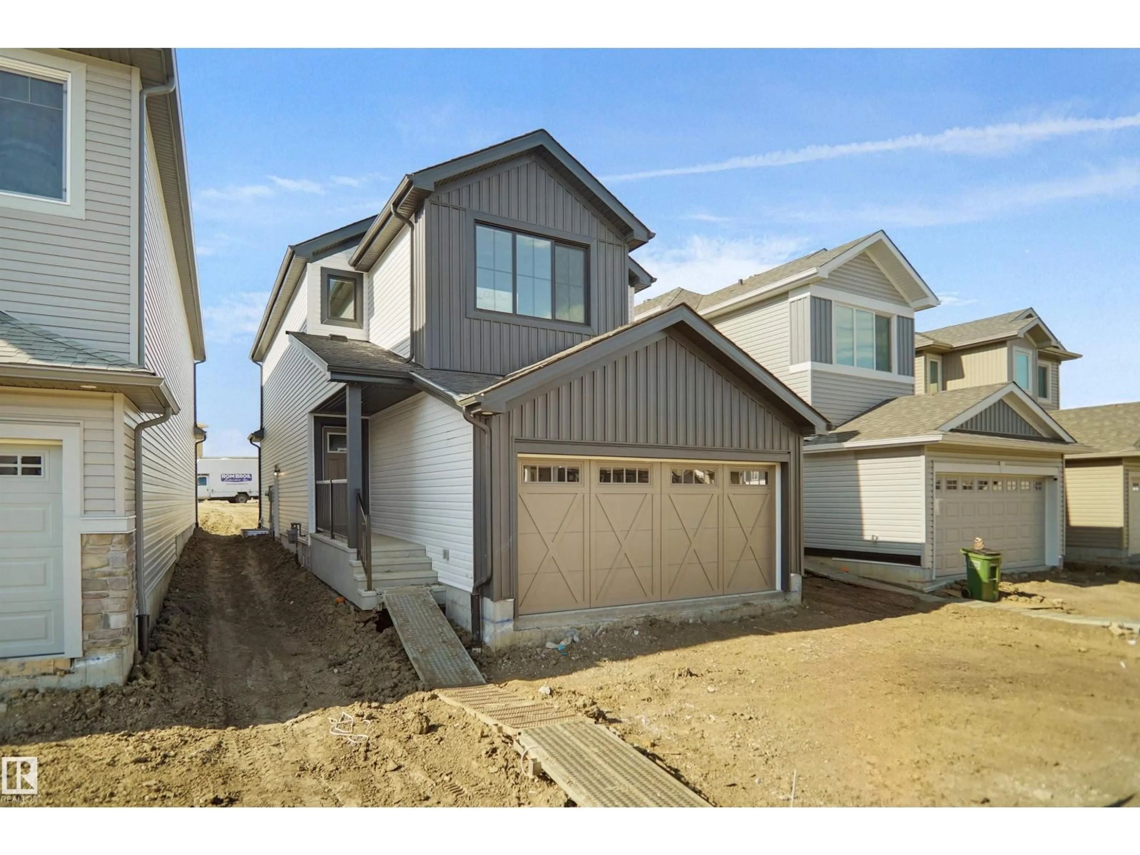 Home with vinyl exterior material, street for 1023 14 AV, Edmonton Alberta T6T2N5