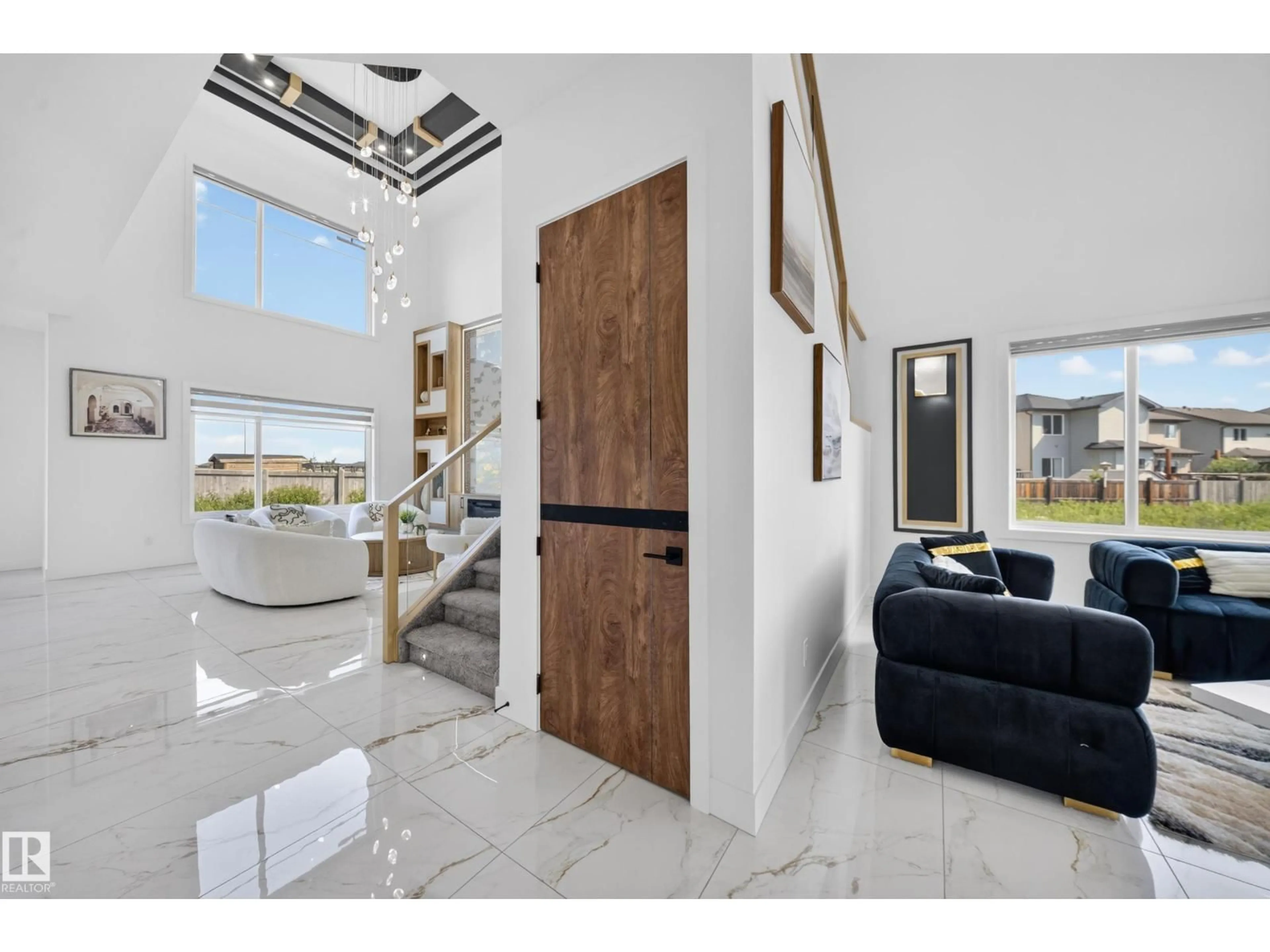 Indoor entryway for 423 ROBINSON BV, Leduc Alberta T6K5K2