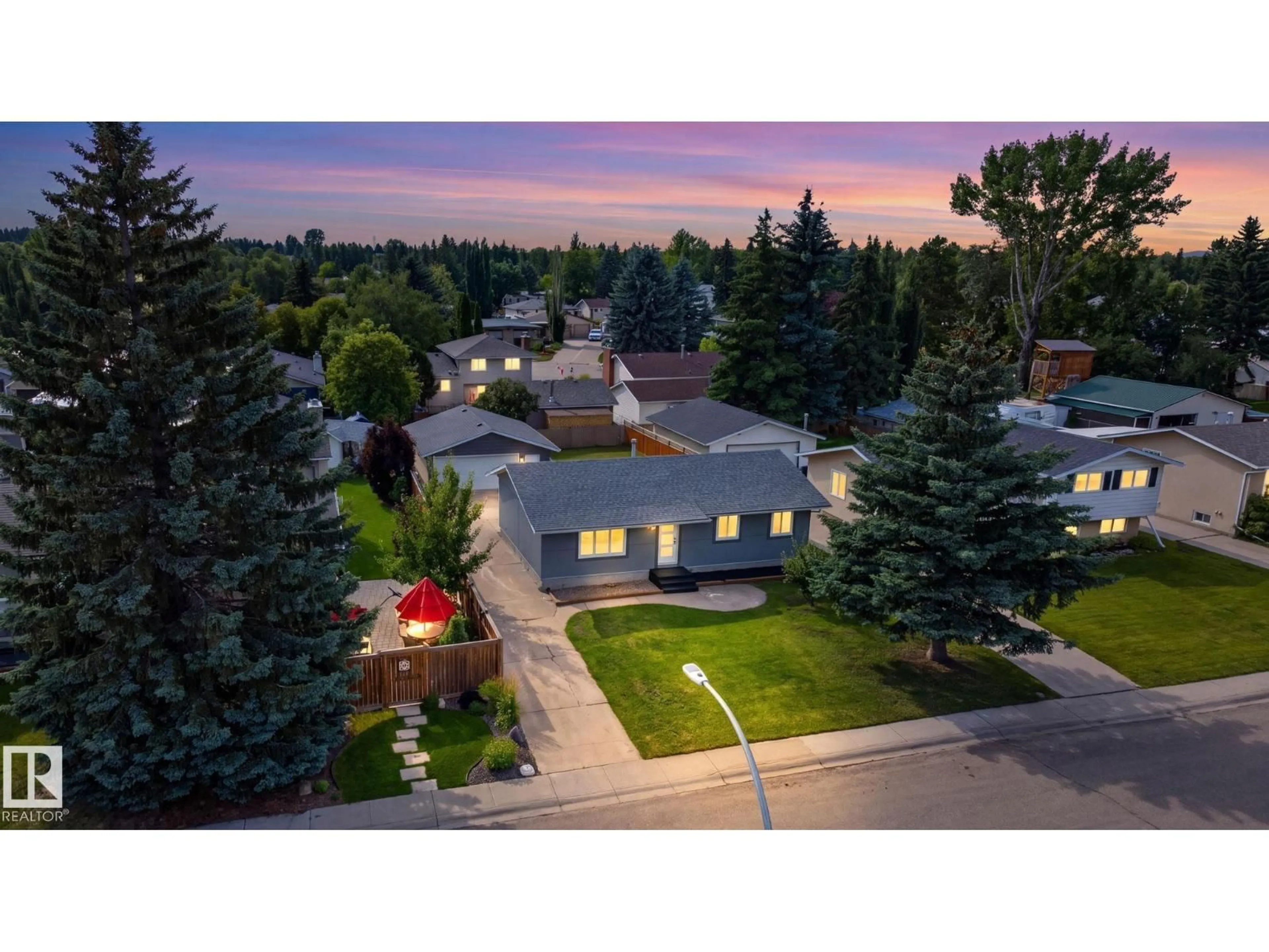 A pic from outside/outdoor area/front of a property/back of a property/a pic from drone, street for 4 GLACIER CR, Sherwood Park Alberta T8A2Y2