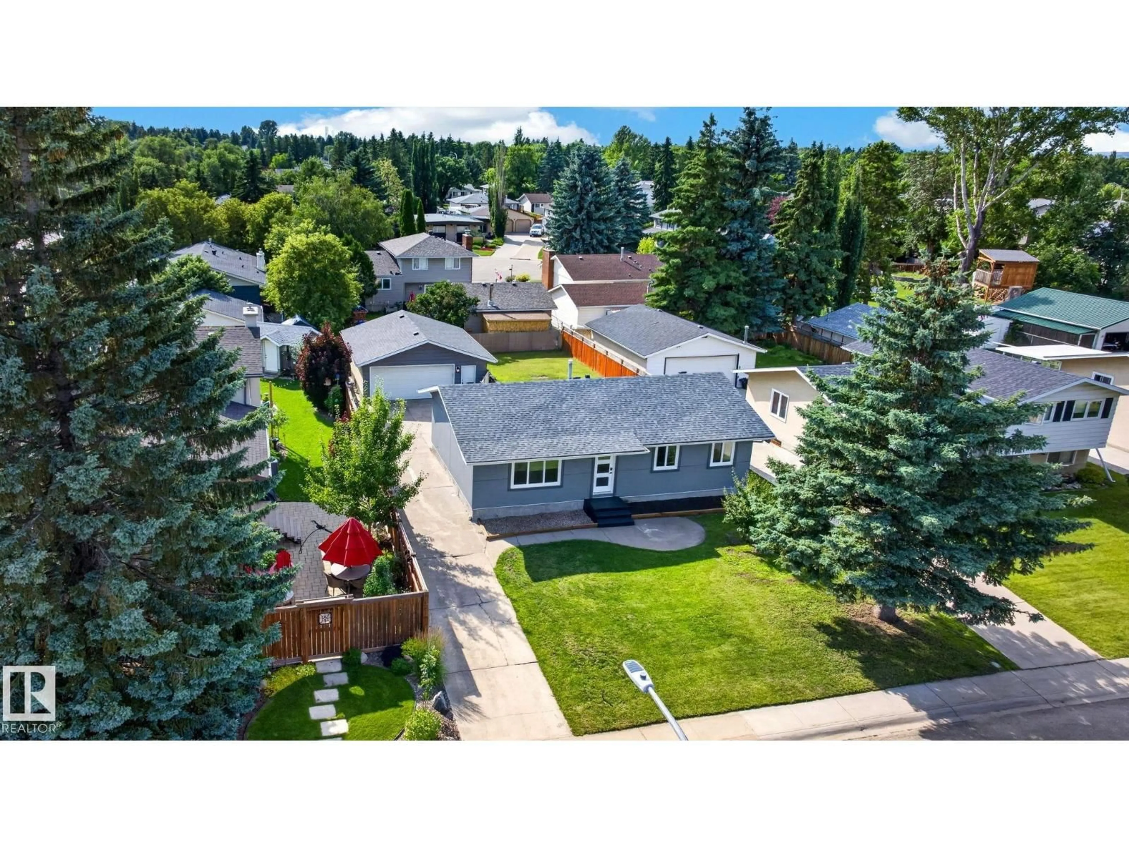 A pic from outside/outdoor area/front of a property/back of a property/a pic from drone, street for 4 GLACIER CR, Sherwood Park Alberta T8A2Y2