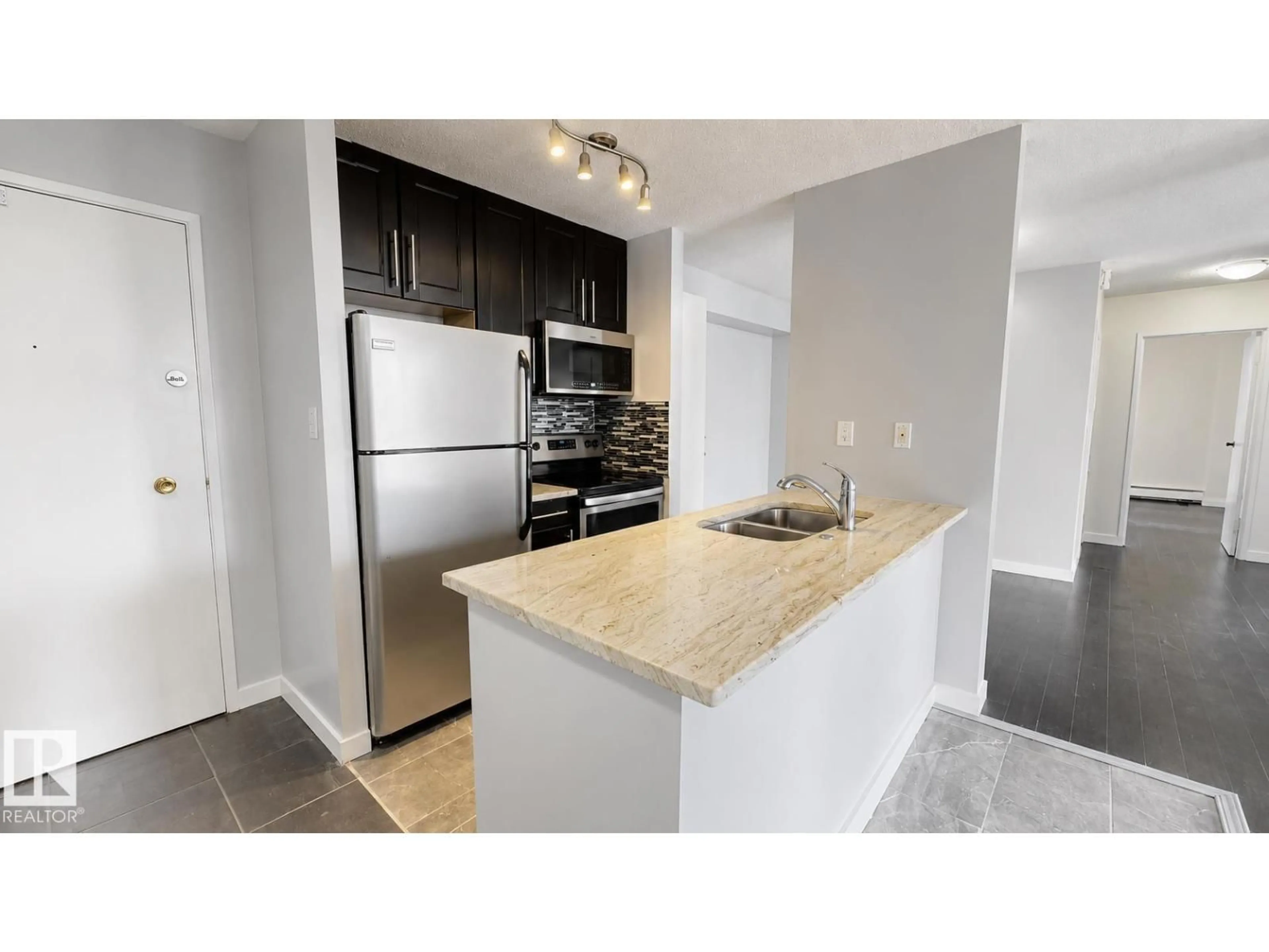 Standard kitchen, unknown for 10160 - 1305 116 ST NW, Edmonton Alberta T5K1V9