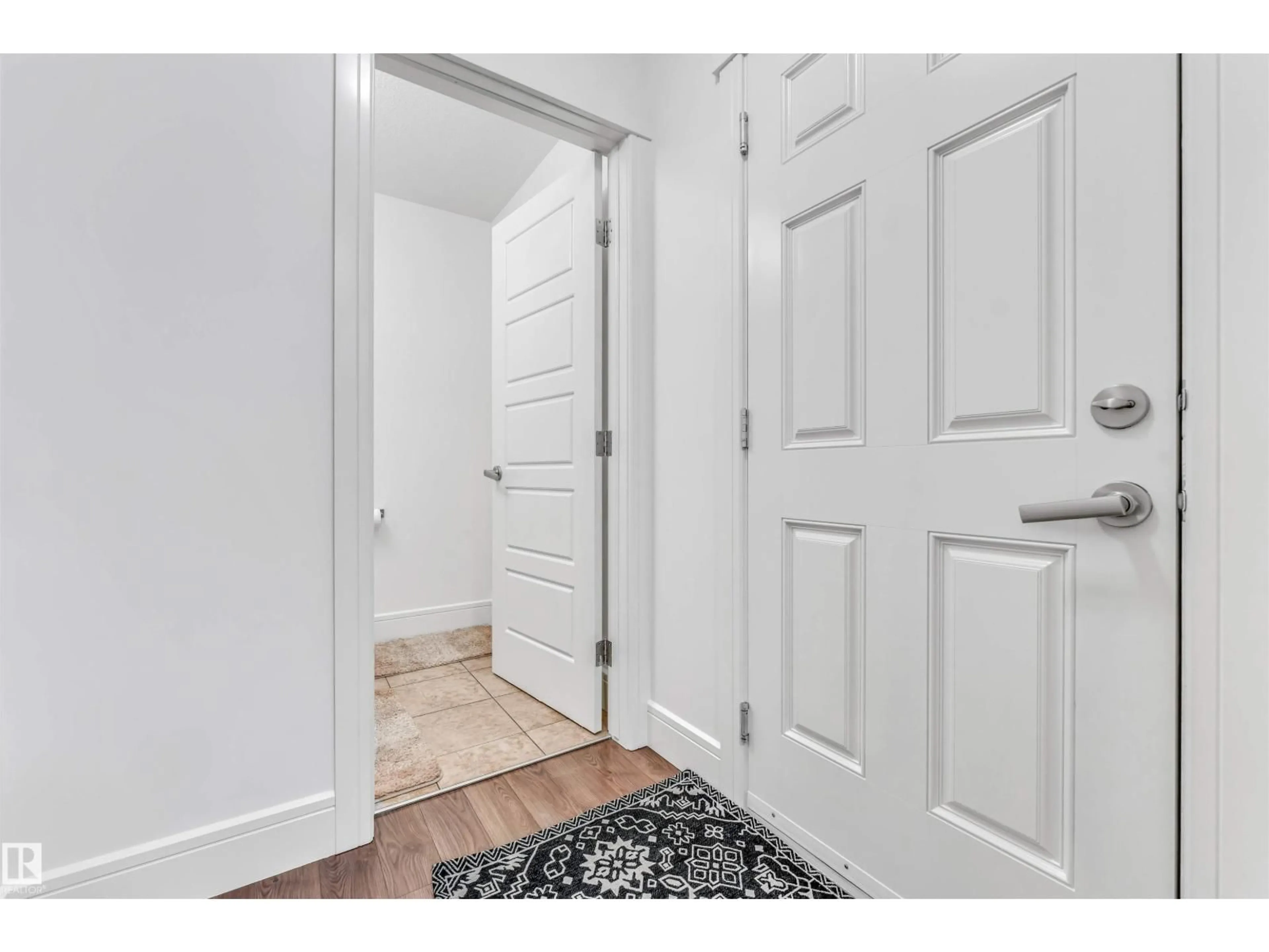 Indoor entryway for SW - 6727 20 AVE, Edmonton Alberta T6X0T4