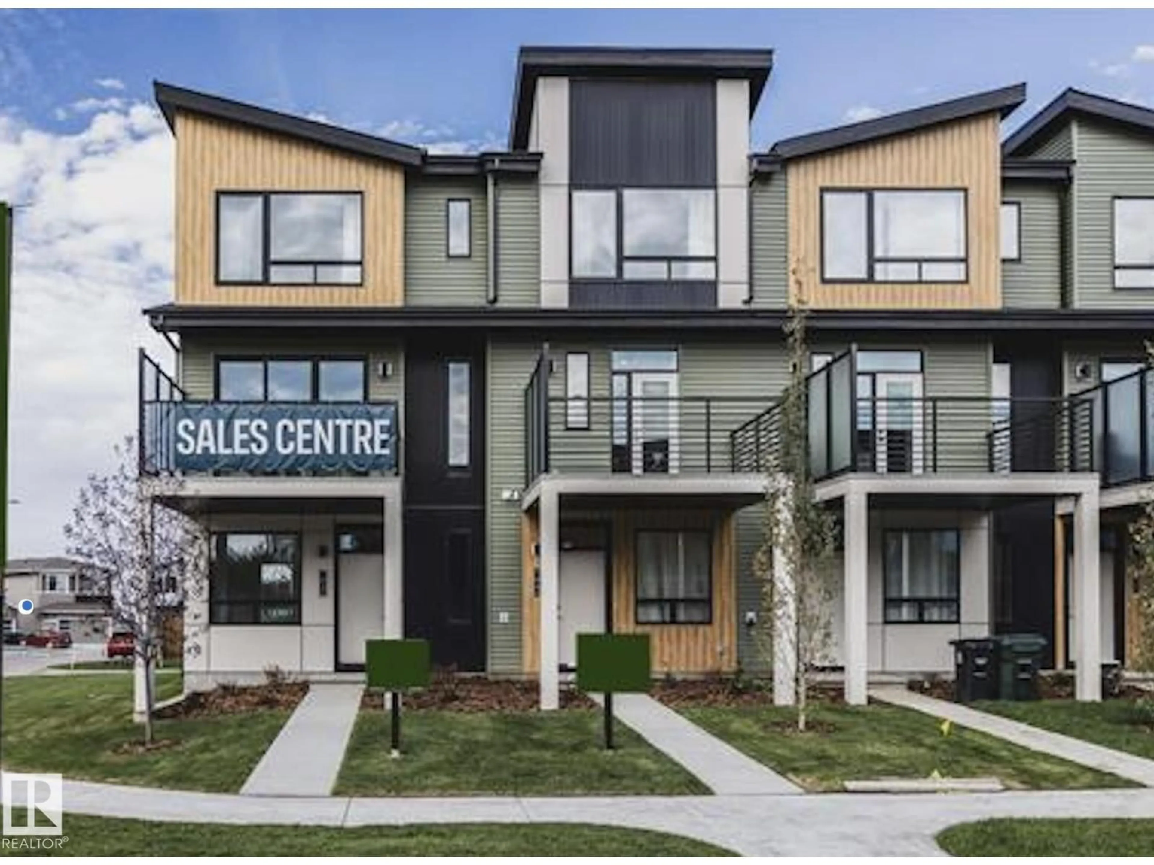 Home with vinyl exterior material, street for 7 ROSEBURN TRAIL, Fort Saskatchewan Alberta T8L0A0