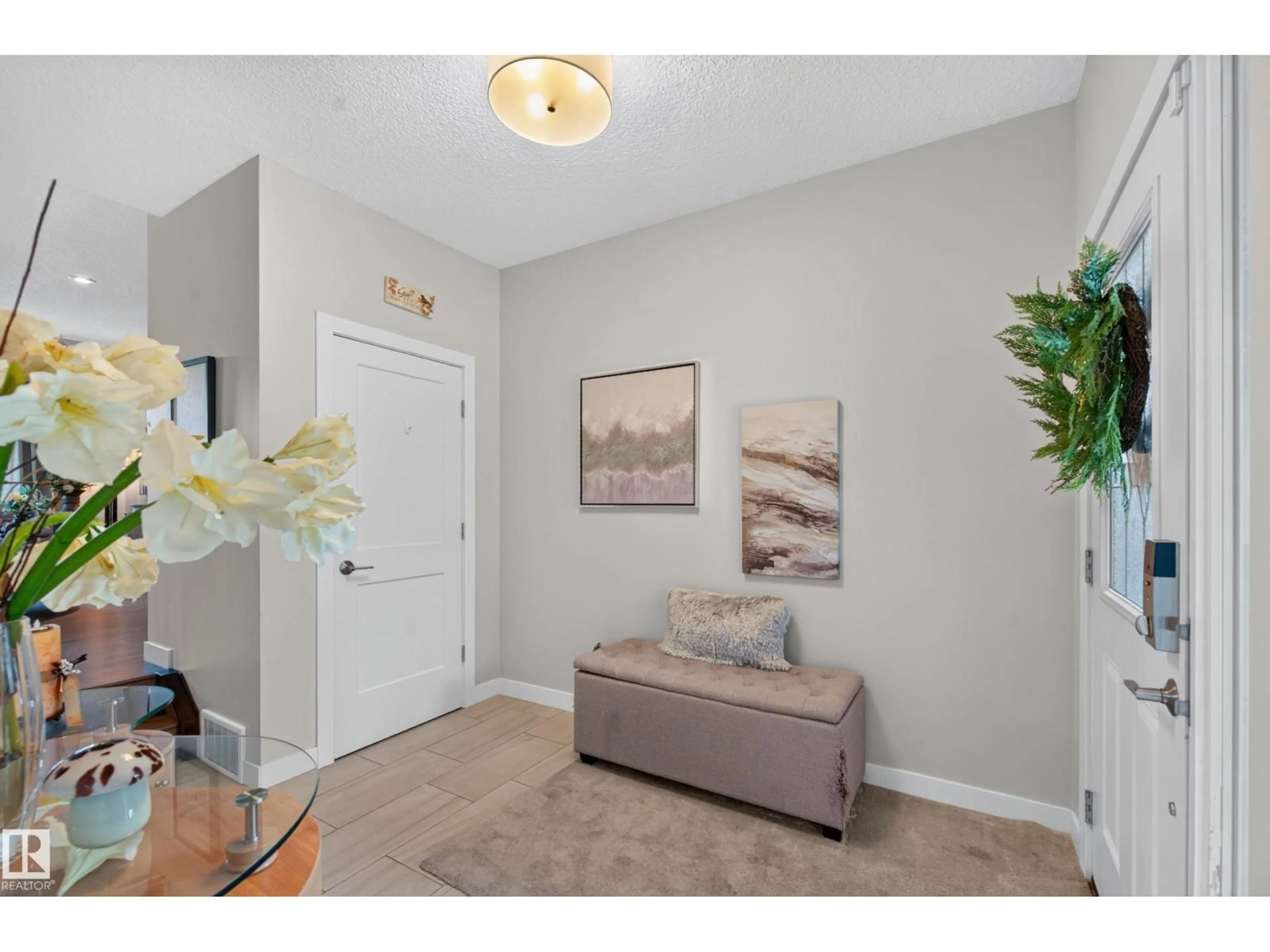 Indoor entryway for 14 SUNBURY PL, Sherwood Park Alberta T8H0Y1