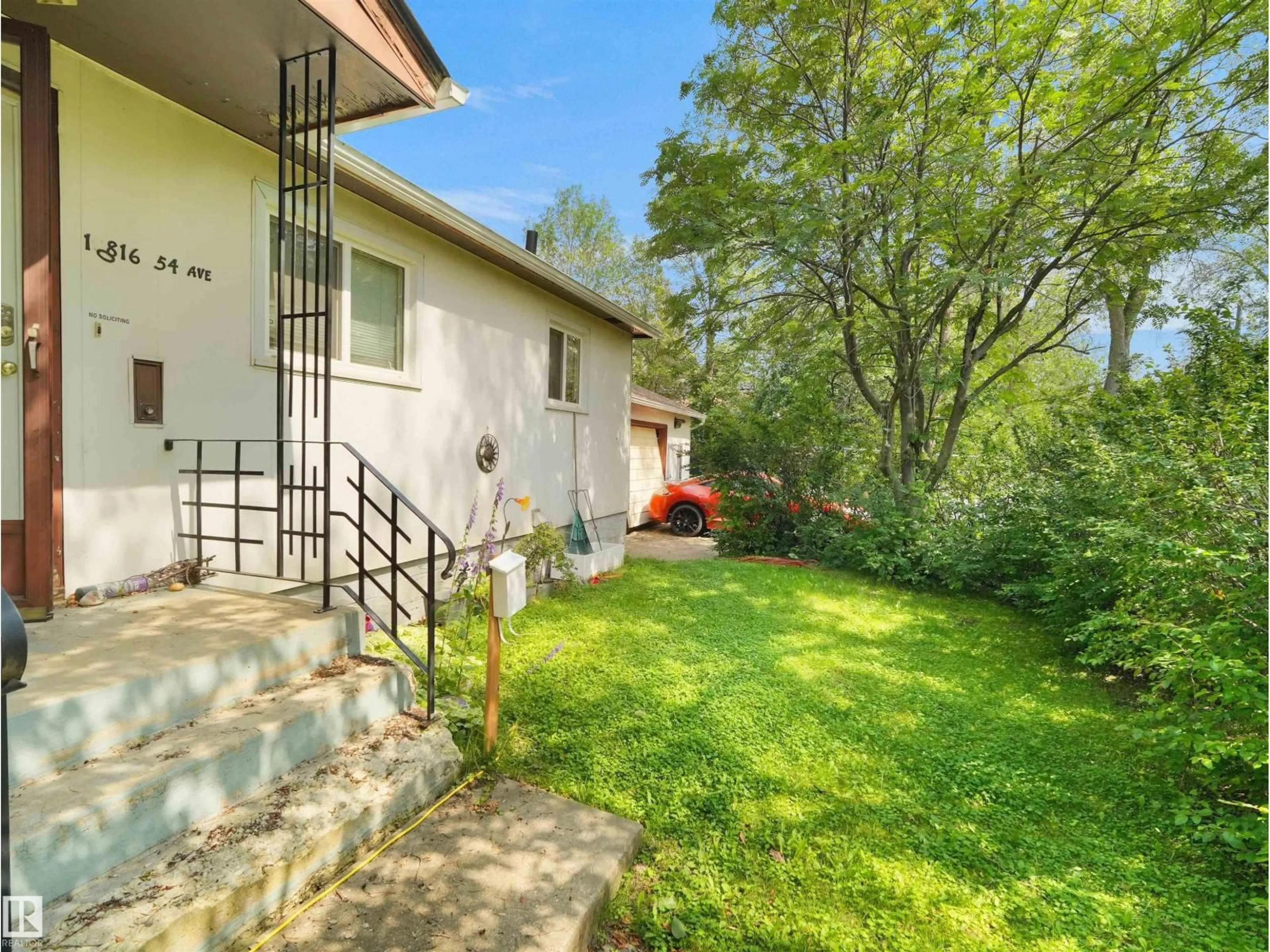 Patio, street for 10816 54 AV, Edmonton Alberta T6H0T9