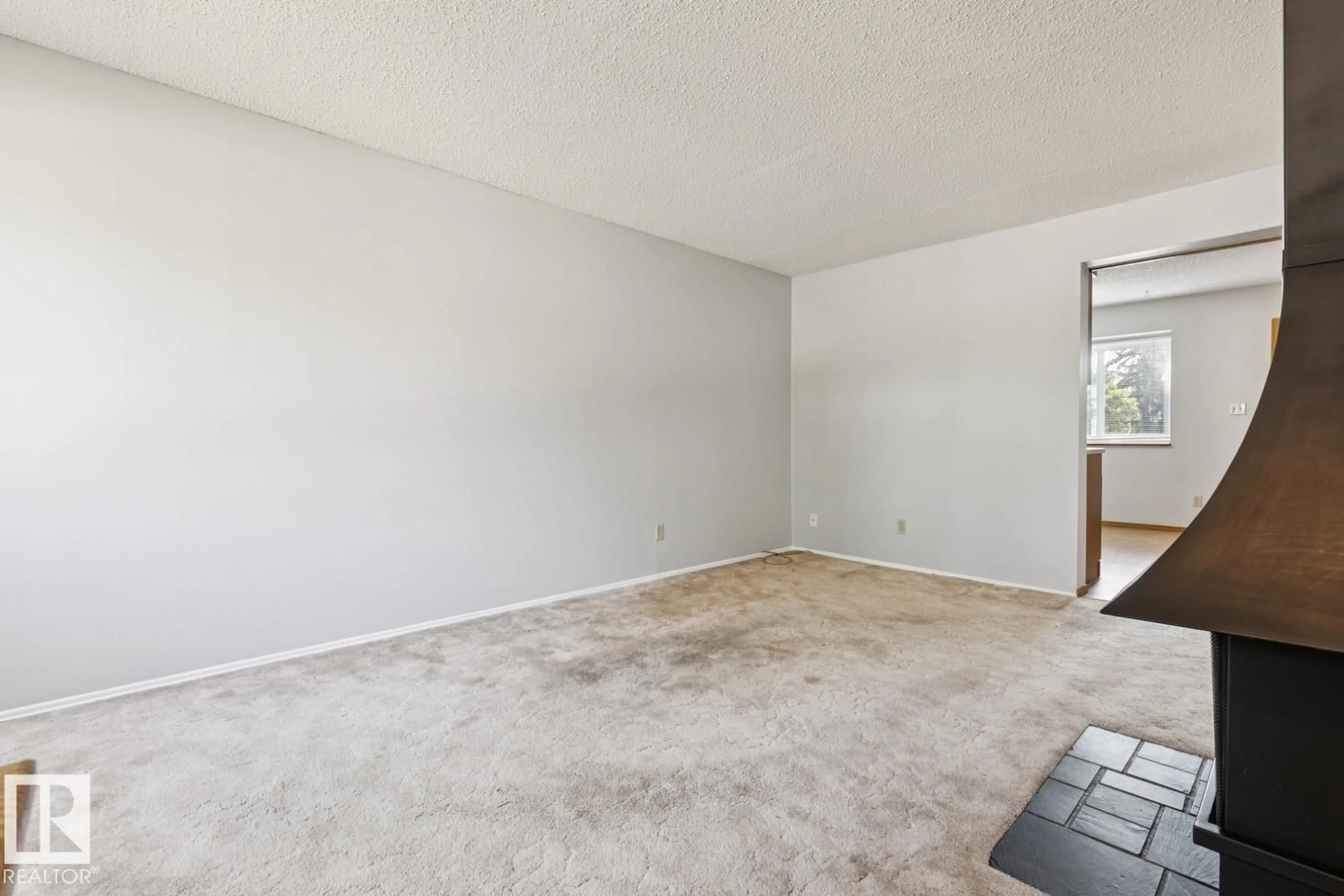A pic of a room for 198 TUDOR LN, Edmonton Alberta T6J3T5