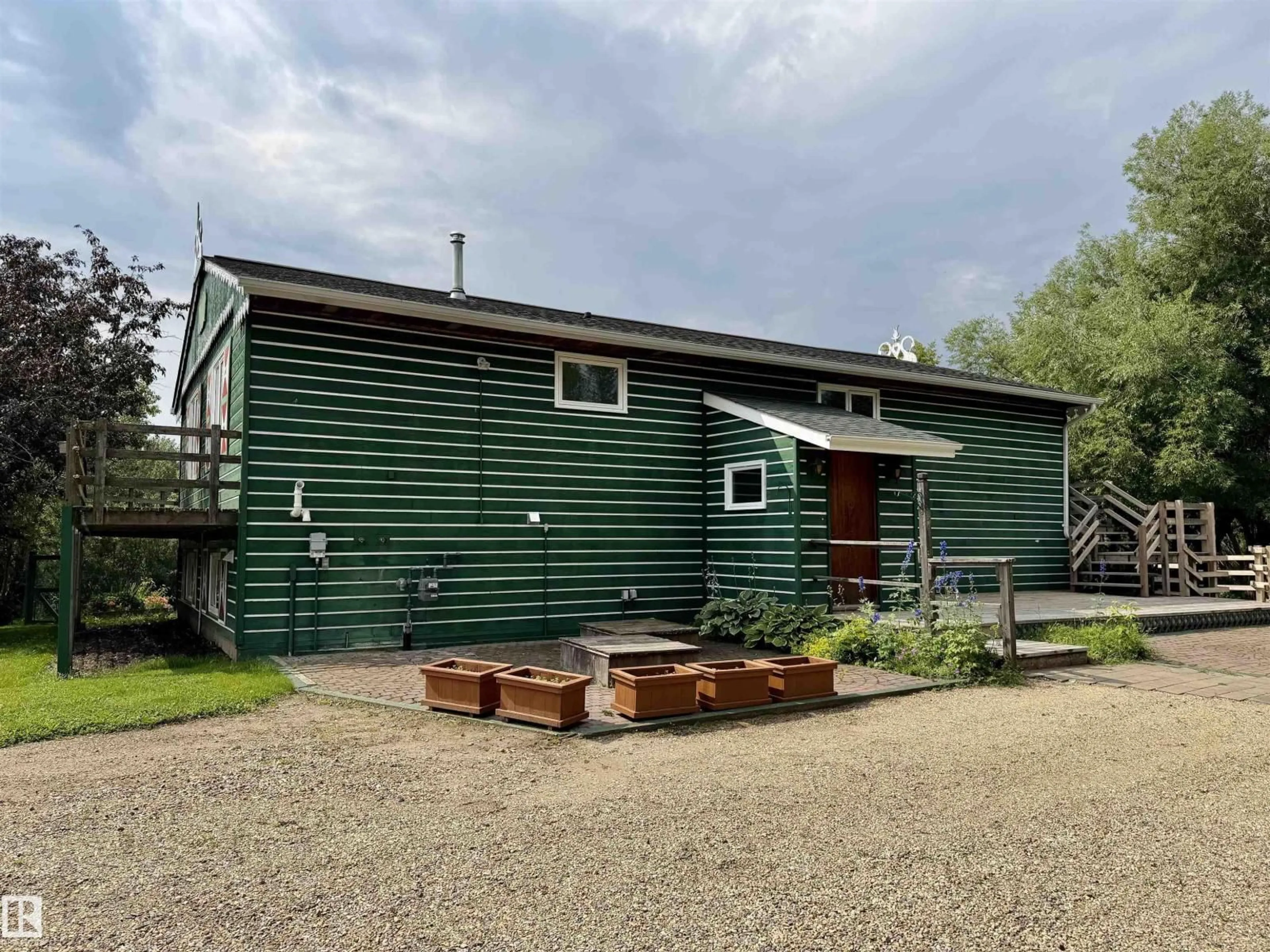 A pic from outside/outdoor area/front of a property/back of a property/a pic from drone, building for 54046 RGE ROAD 213, Rural Strathcona County Alberta T8G2A1