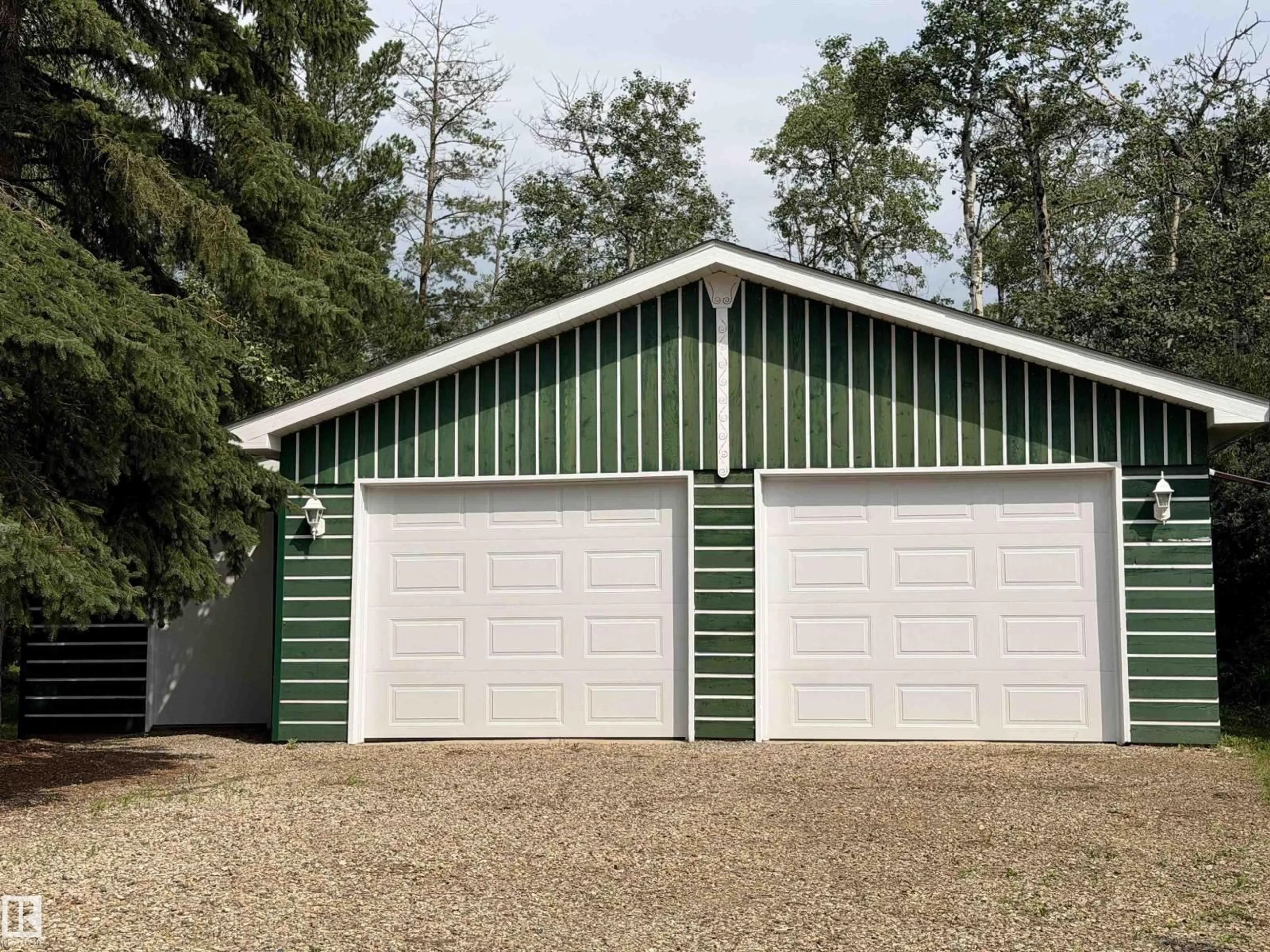 Indoor garage for 54046 RGE ROAD 213, Rural Strathcona County Alberta T8G2A1