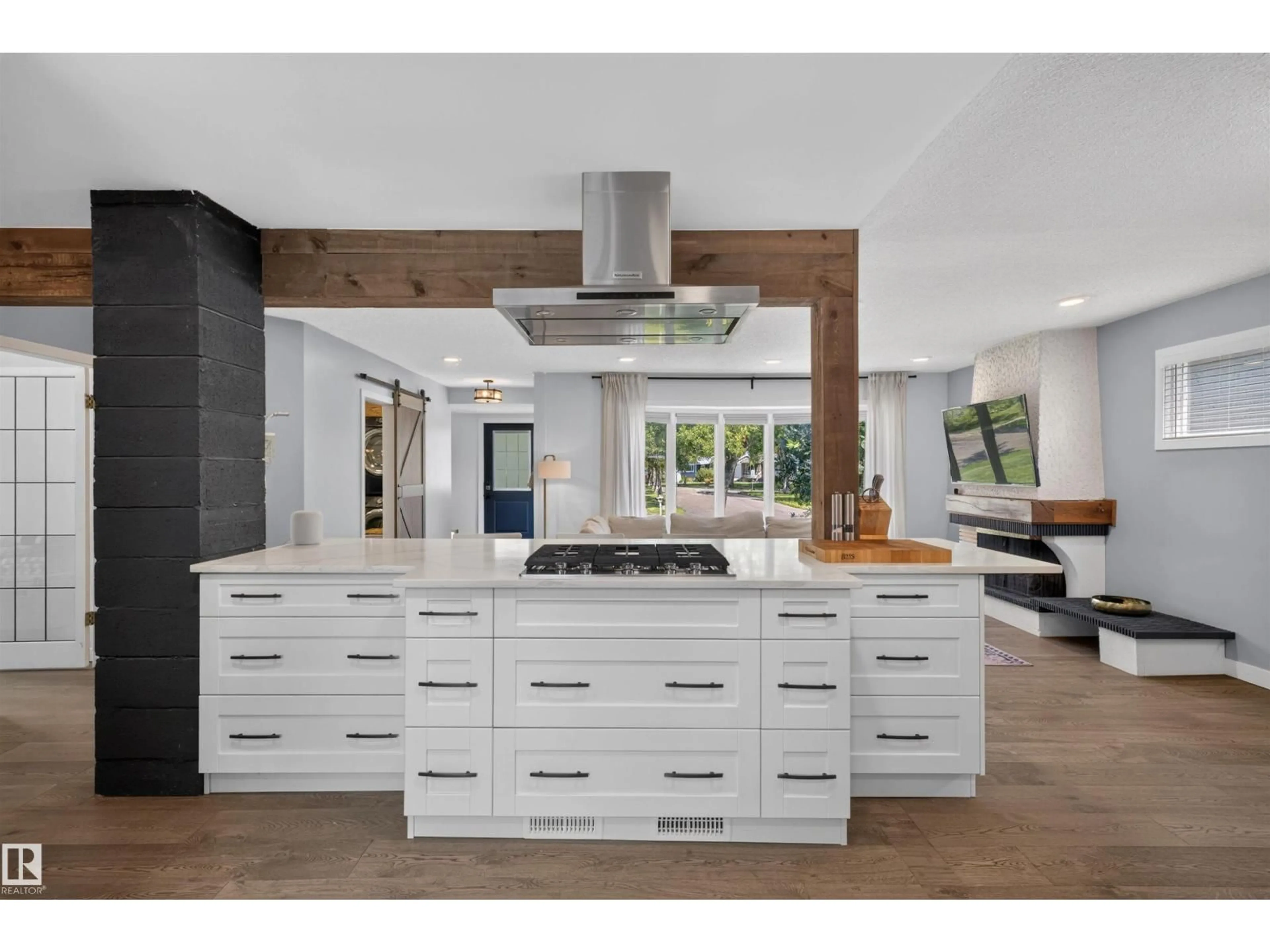 Contemporary kitchen, unknown for 14447 107A AV, Edmonton Alberta T5N1G3