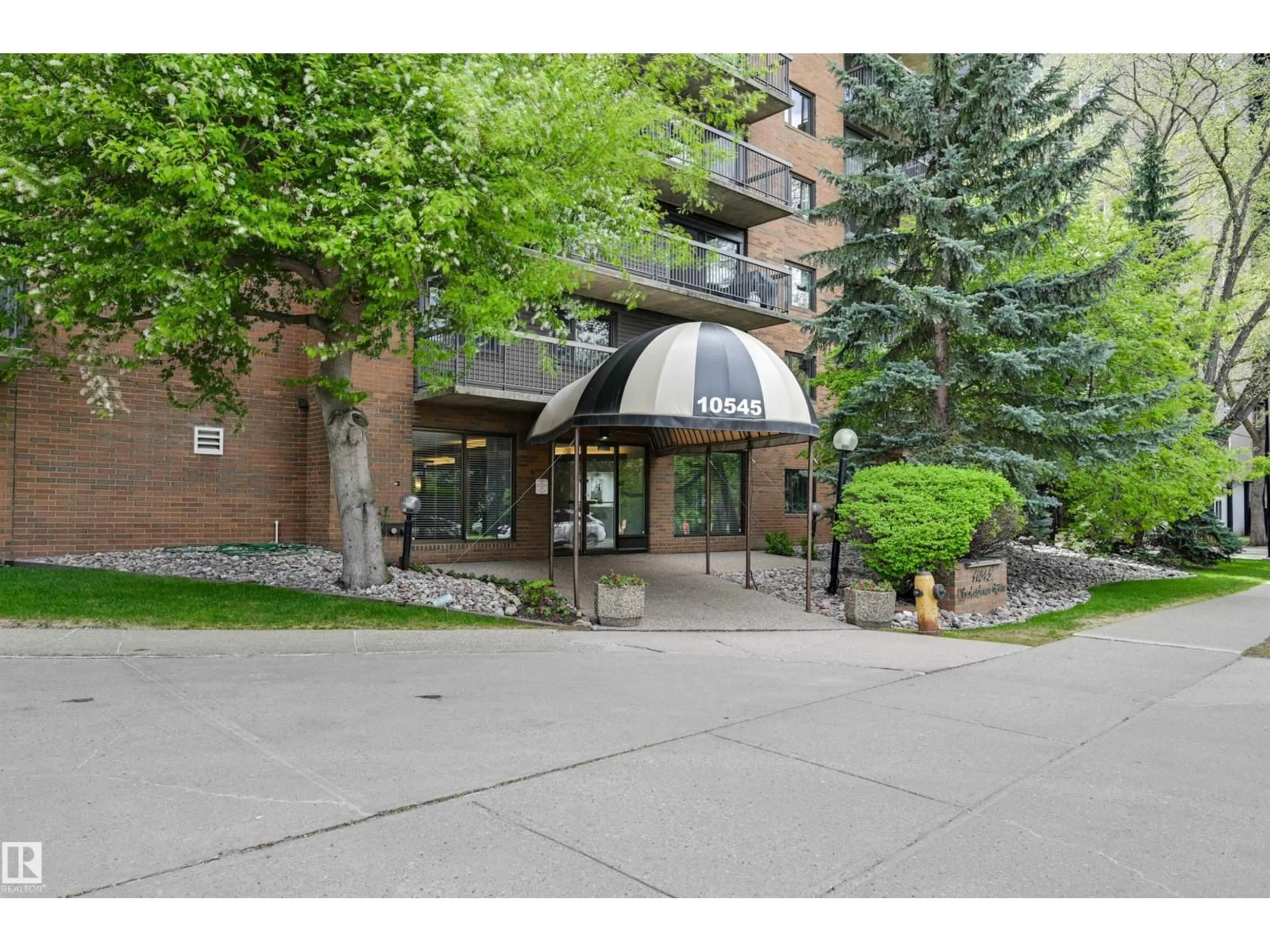 Indoor foyer for #502 - 10545 SASKATCHEWAN DR, Edmonton Alberta T6E6C6