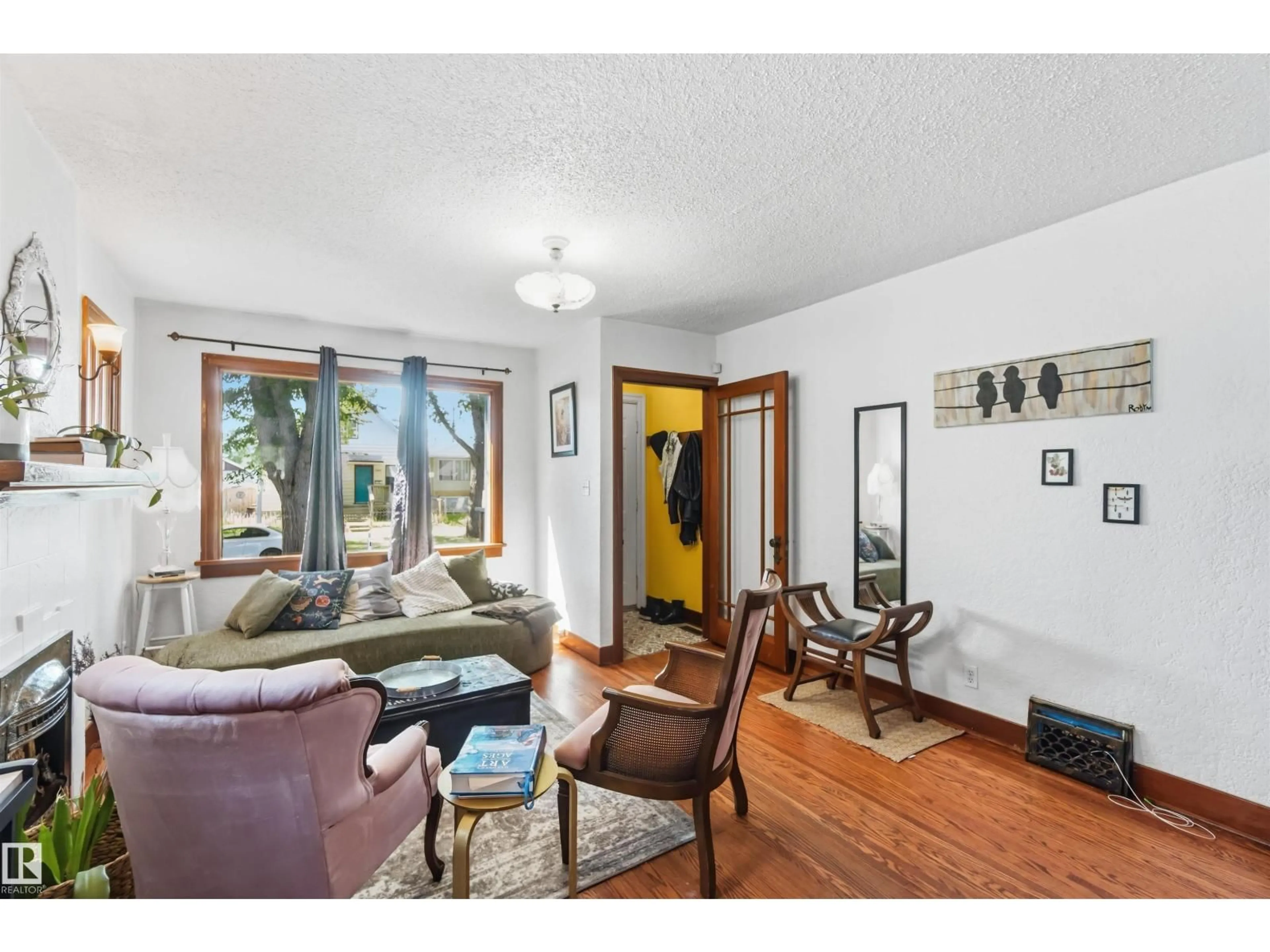 Living room with furniture, unknown for NW - 11343 96 ST, Edmonton Alberta T5G1T2