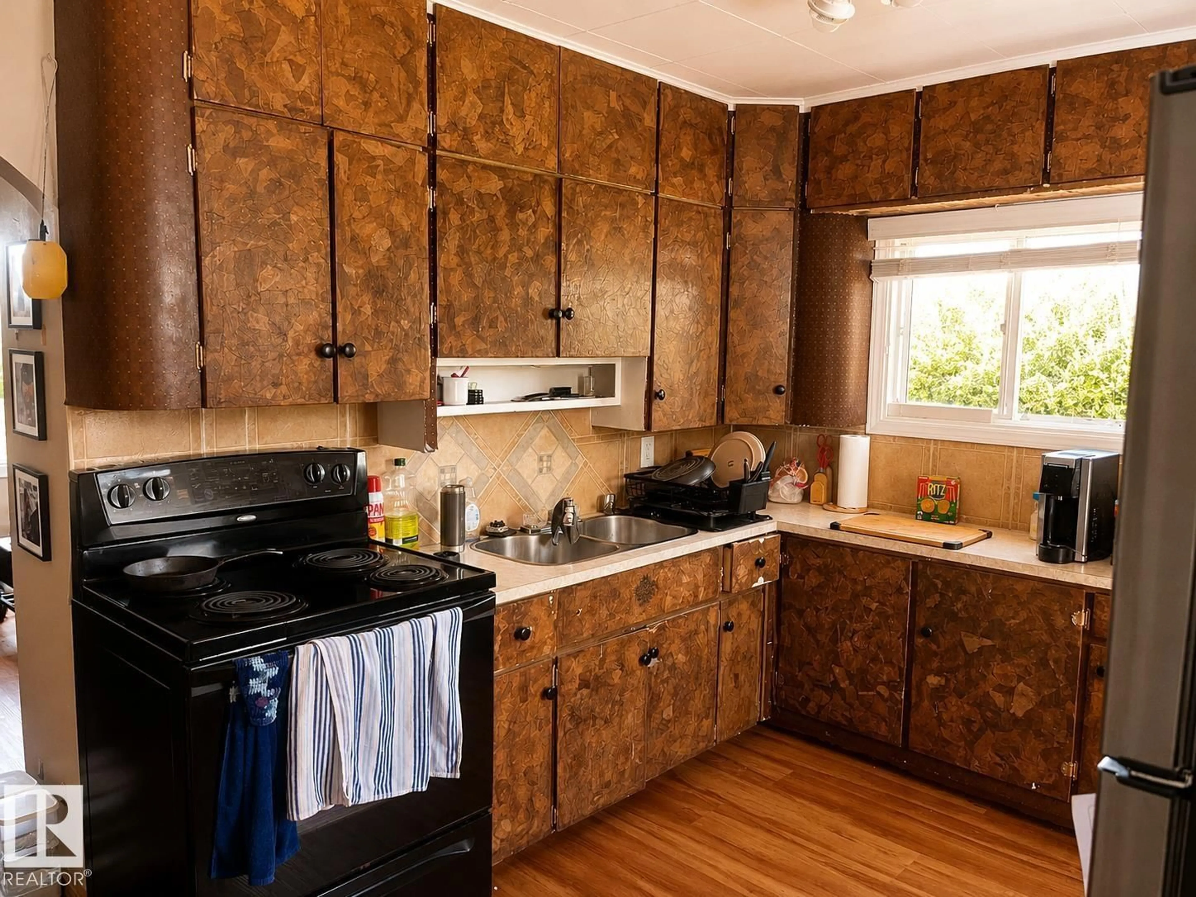 Standard kitchen, wood/laminate floor for 4817 52 ST, Glendon Alberta T0A1P0
