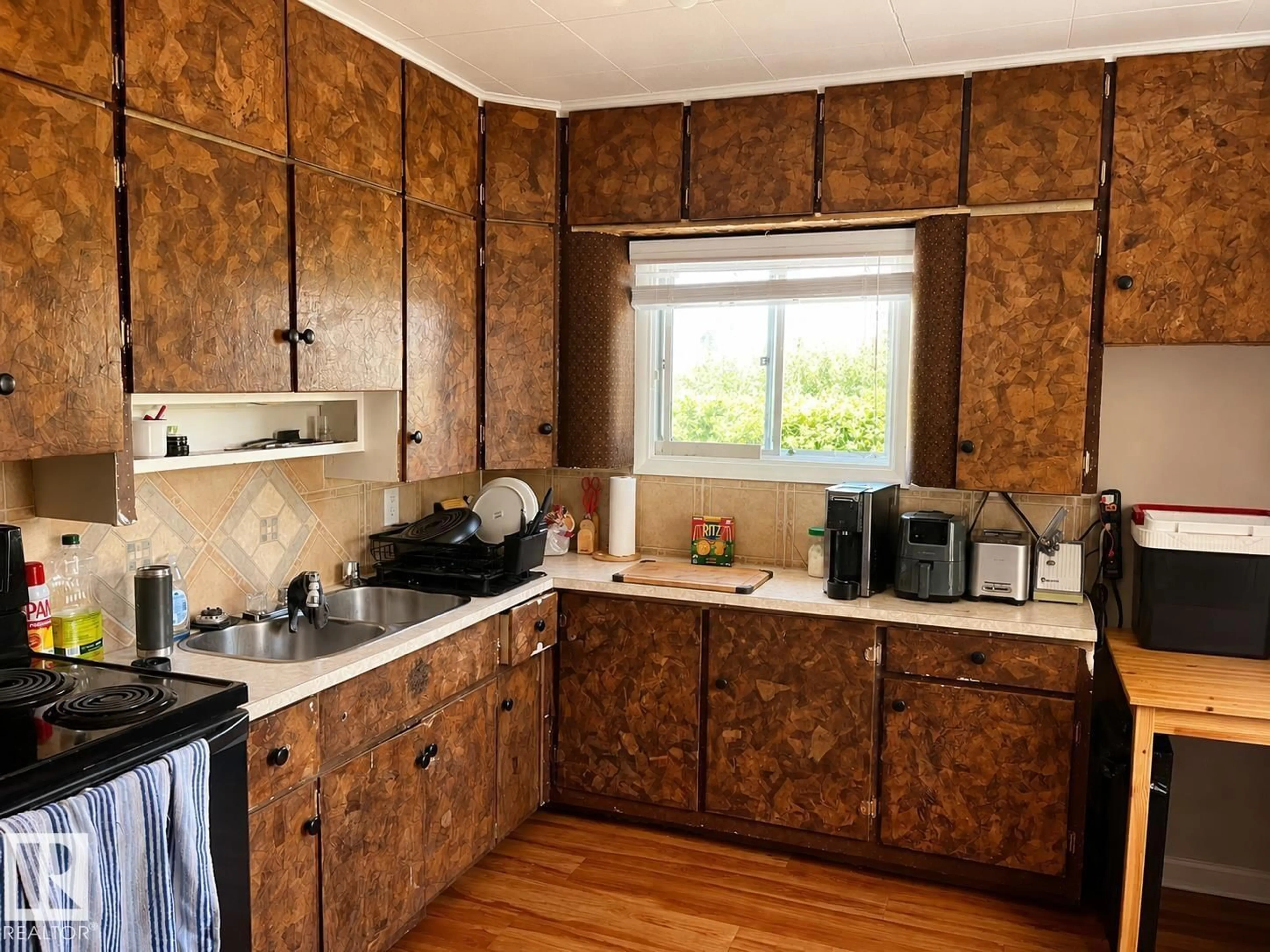 Standard kitchen, wood/laminate floor for 4817 52 ST, Glendon Alberta T0A1P0