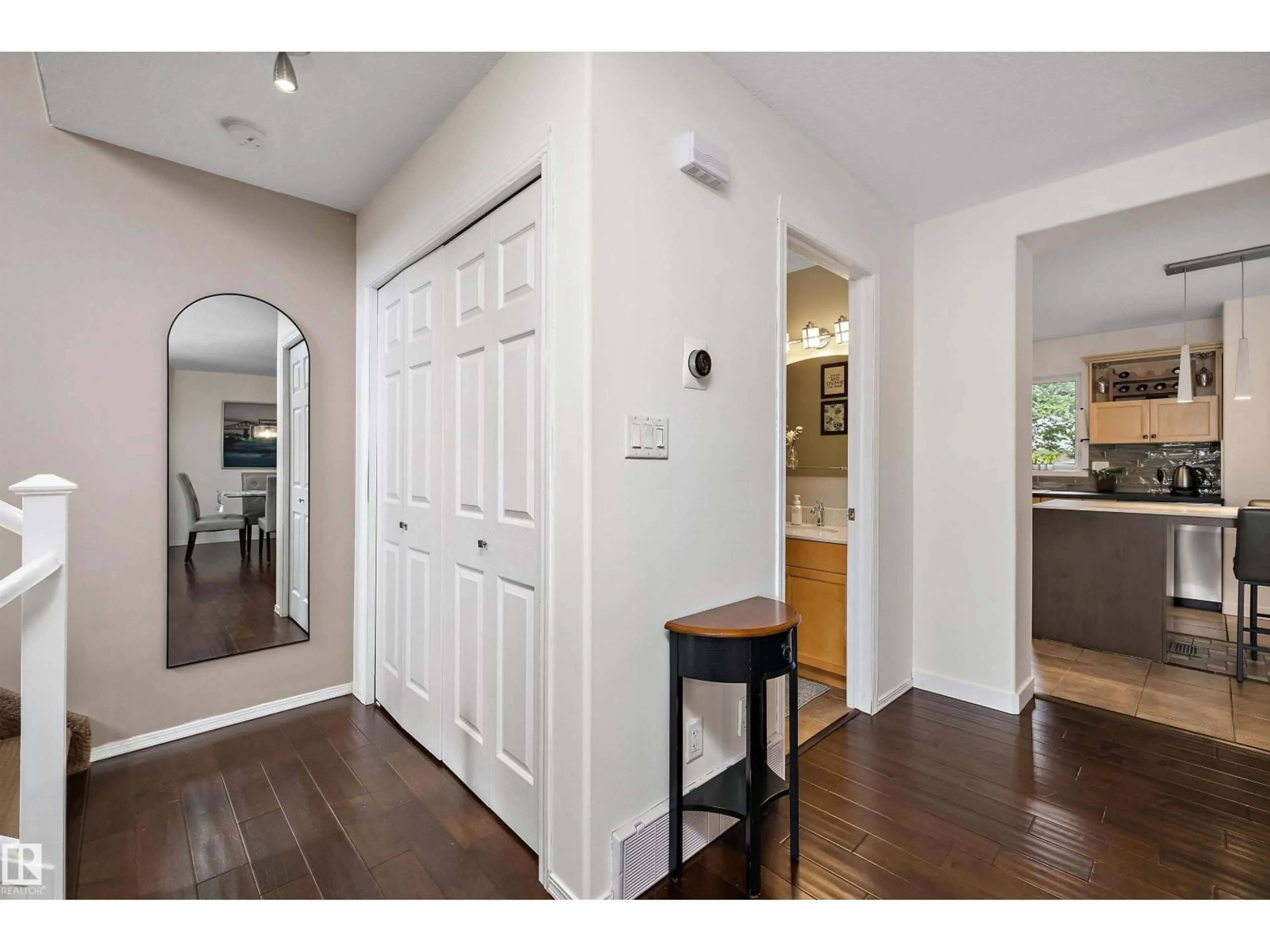 Indoor entryway for 1295 - 20 CARTER CREST RD, Edmonton Alberta T6R2N6