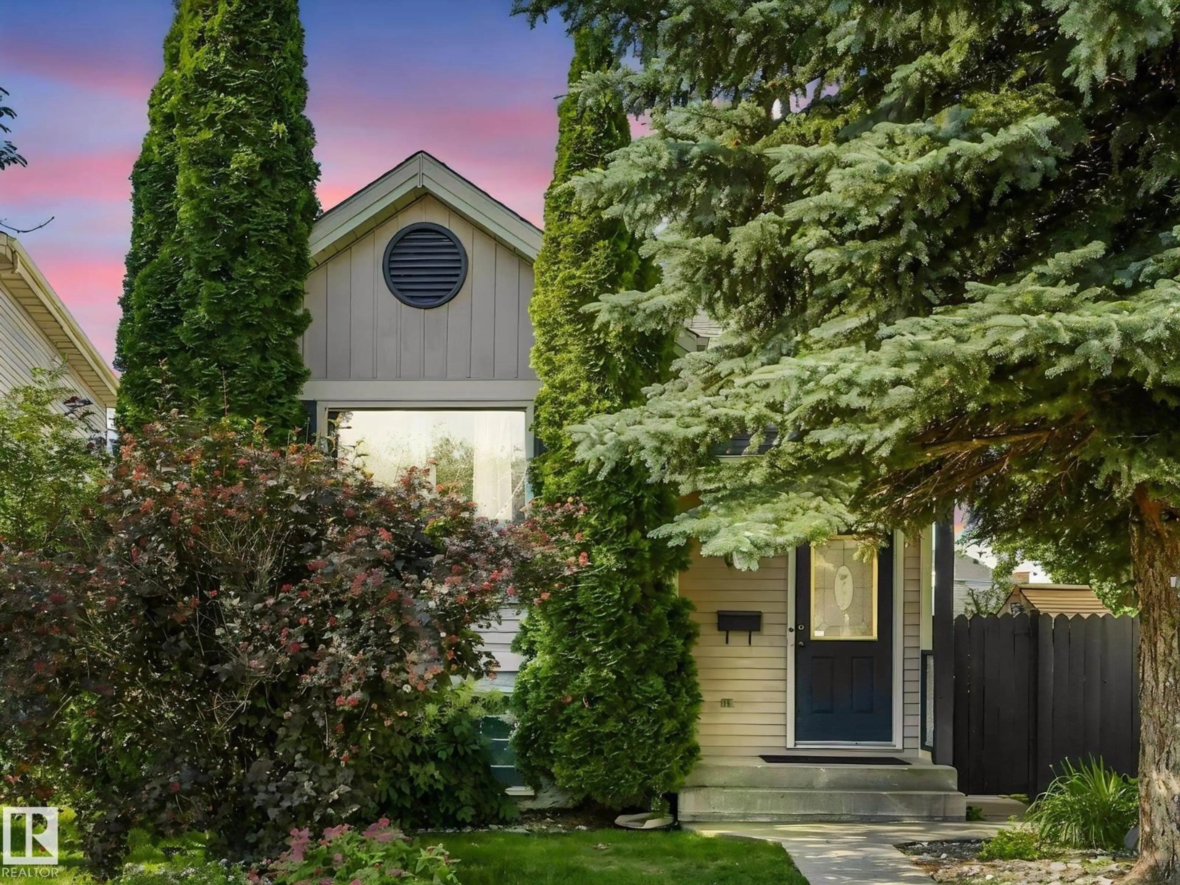 Home with vinyl exterior material, street for 3527 41 AV, Edmonton Alberta T6L5S5