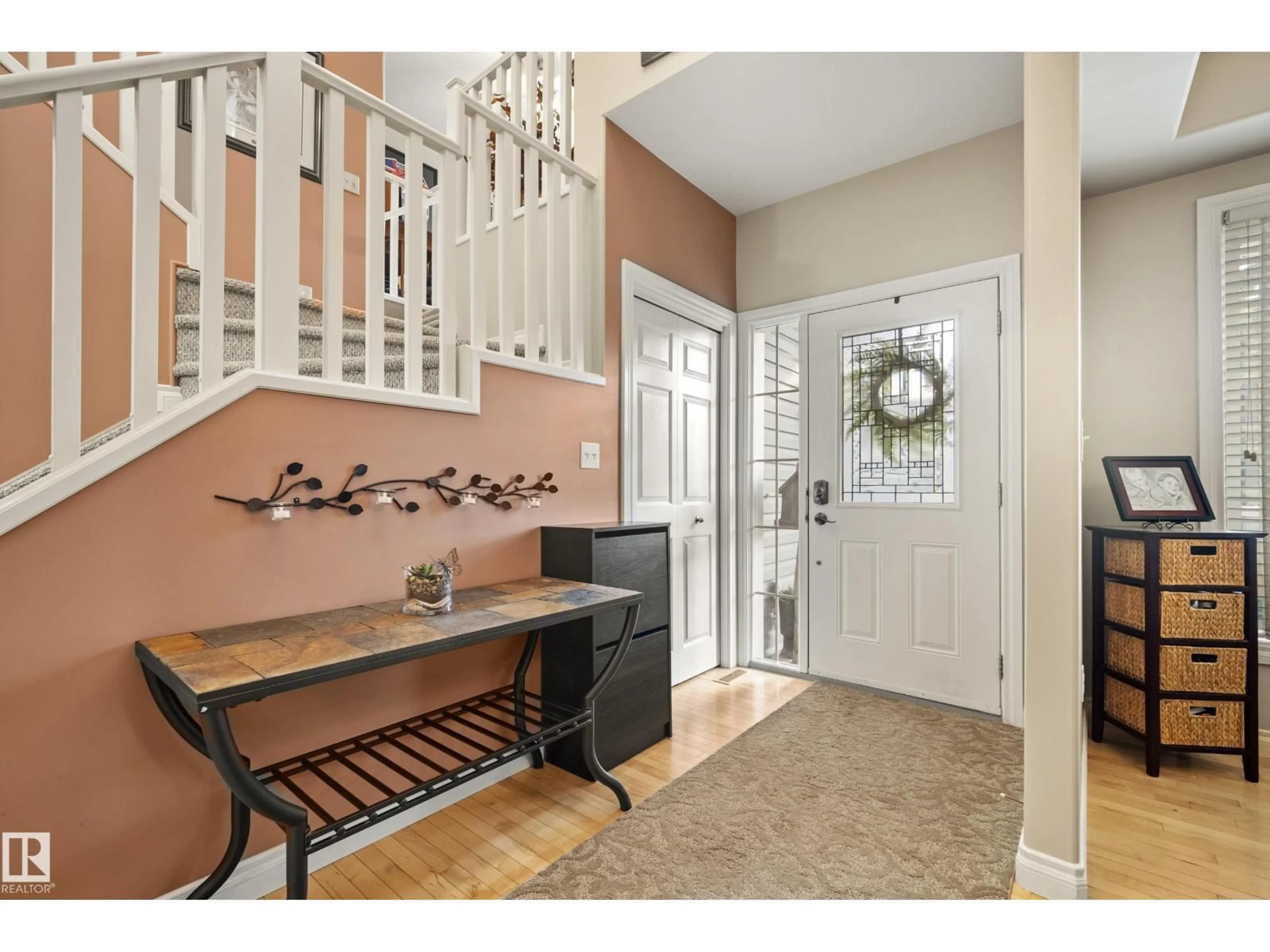 Indoor entryway for 416 SPARLING CT, Edmonton Alberta T6X1G9