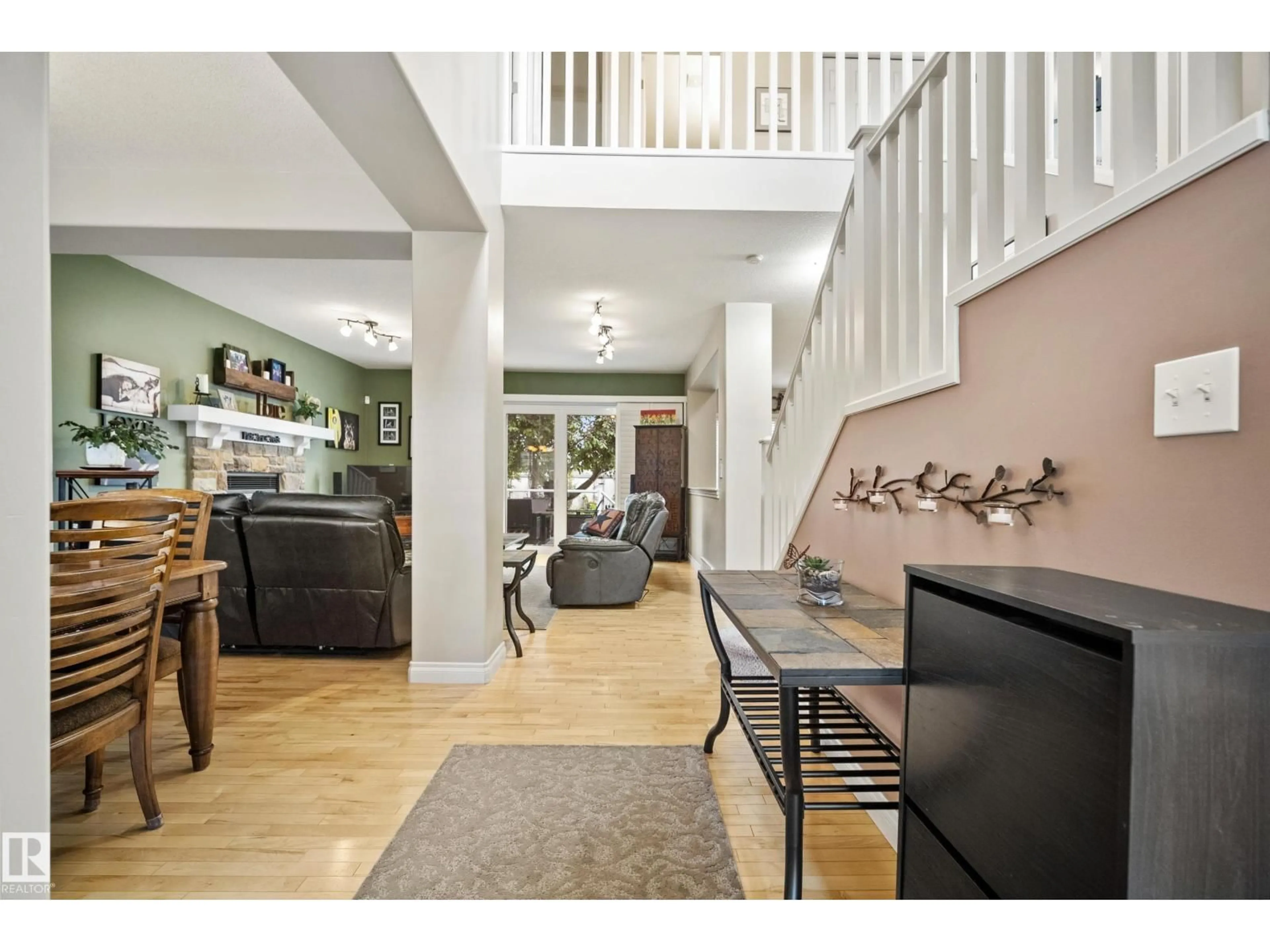 Indoor entryway for 416 SPARLING CT, Edmonton Alberta T6X1G9