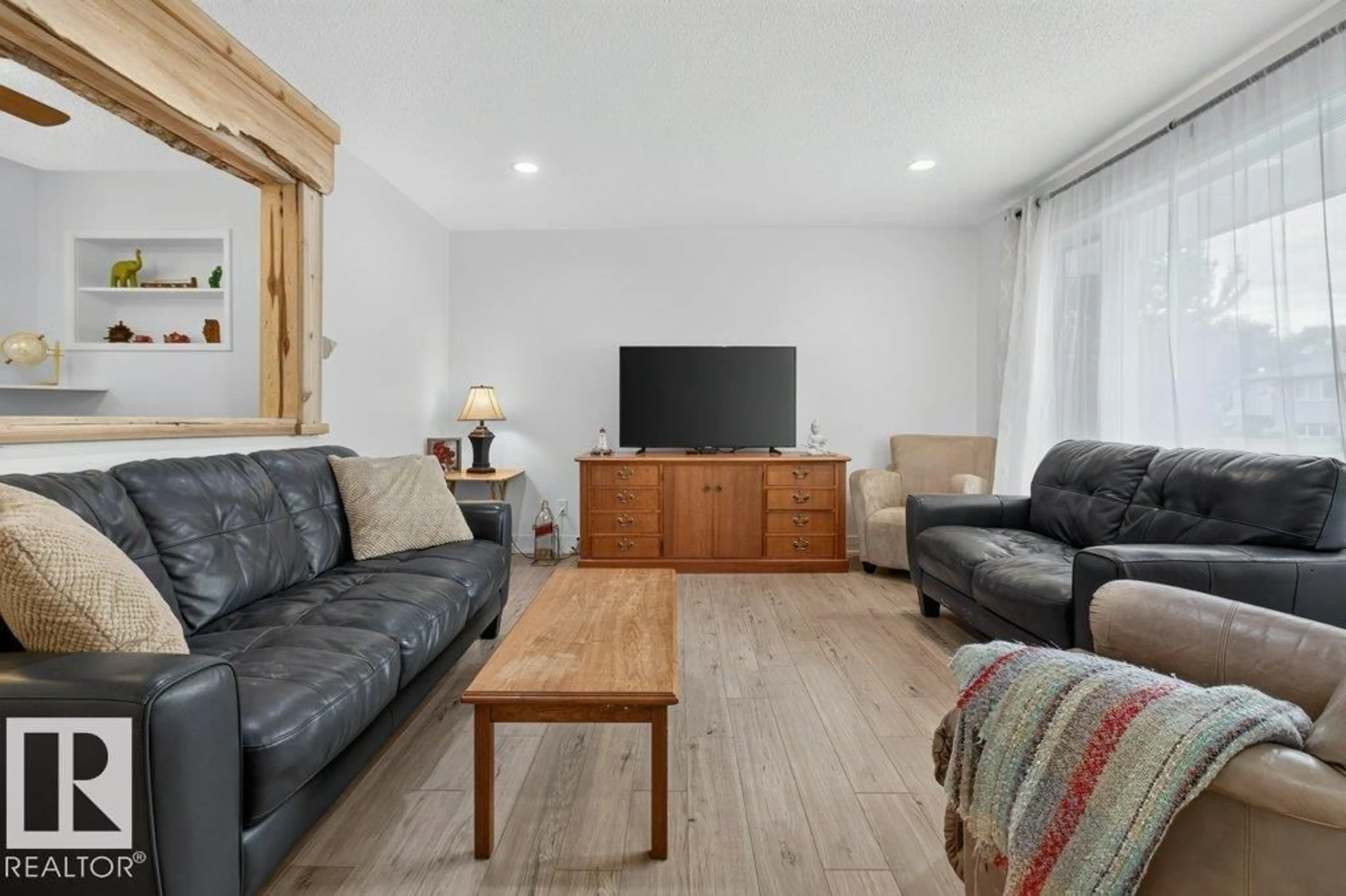 Living room with furniture, wood/laminate floor for 17 STARLING DR, Sherwood Park Alberta T8A0A6