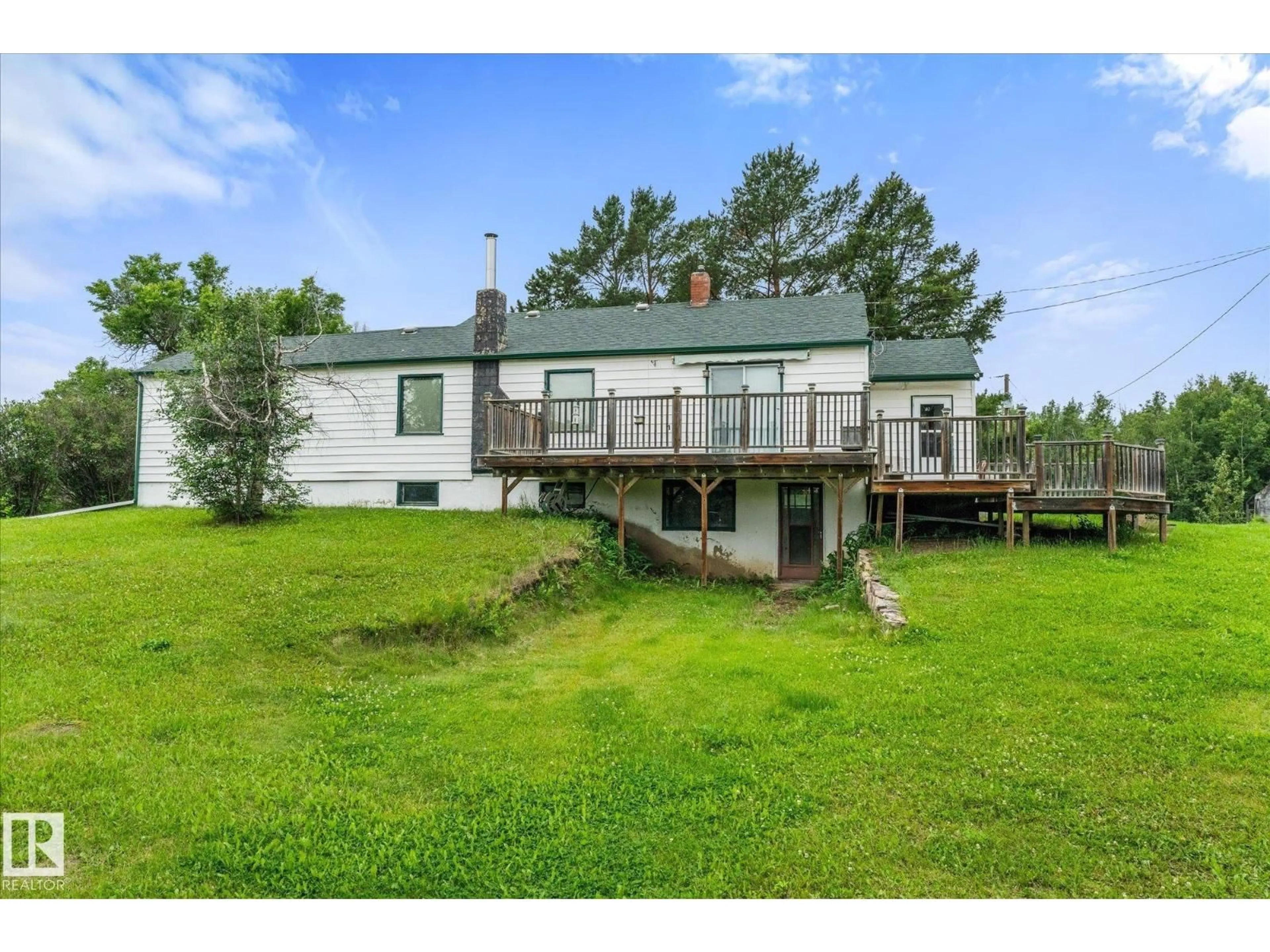 A pic from outside/outdoor area/front of a property/back of a property/a pic from drone, water/lake/river/ocean view for 53006 RGE ROAD 14, Rural Parkland County Alberta T7Y2T3