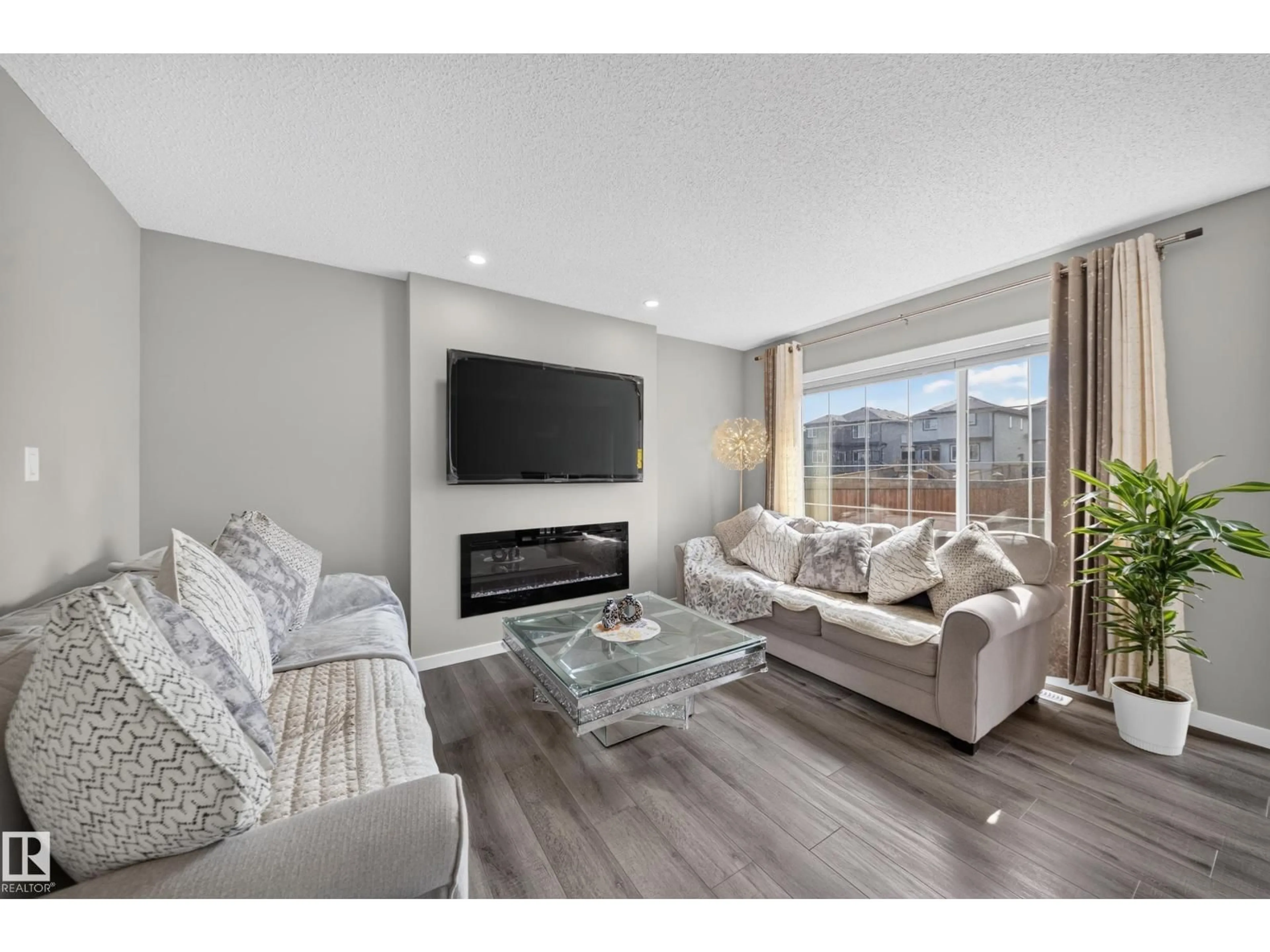 Living room with furniture, unknown for 2366 WONNACOTT CR, Edmonton Alberta T6X2J4