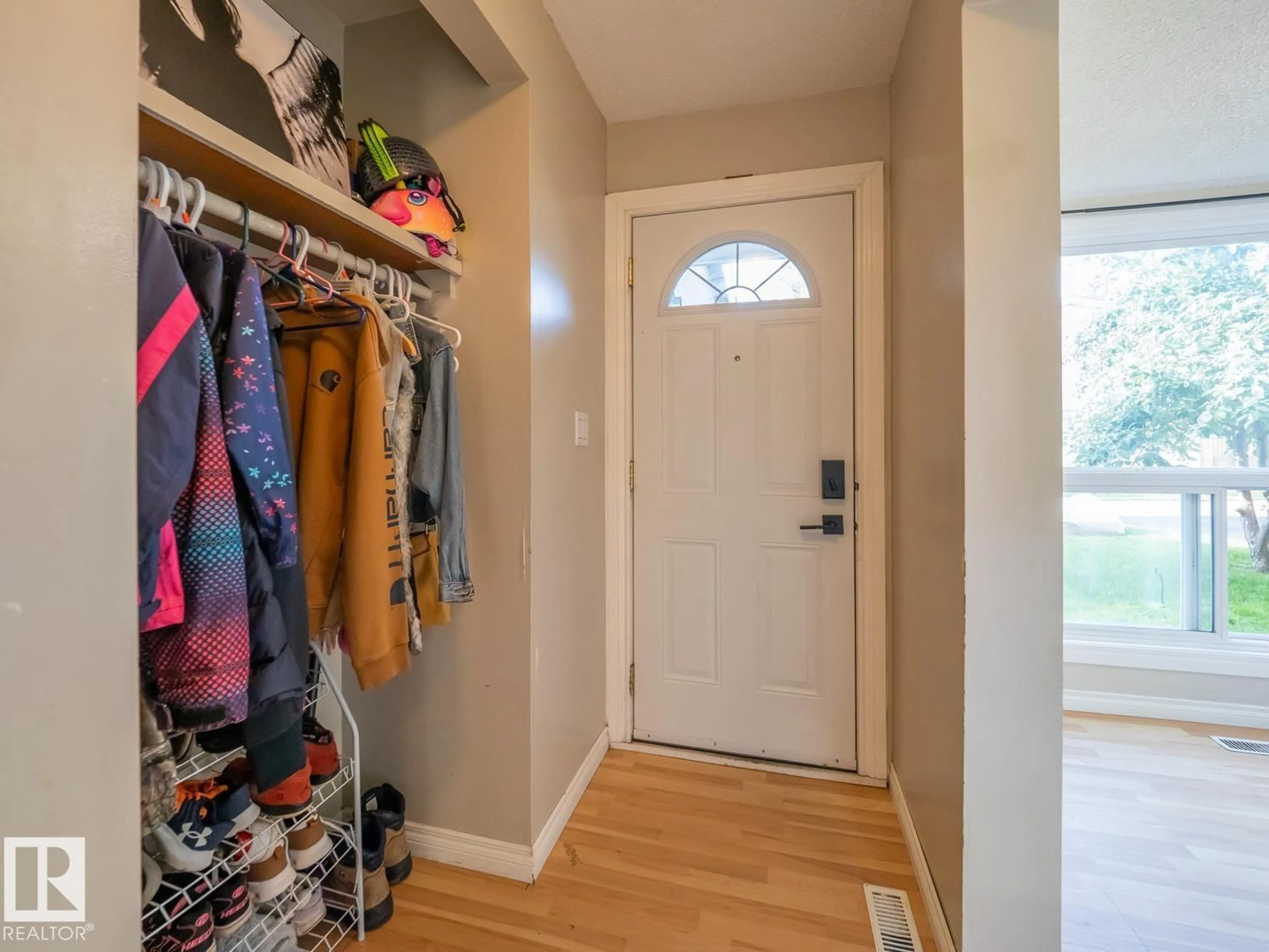 Indoor entryway for 208 GRANDIN VG, St. Albert Alberta T8N2J3