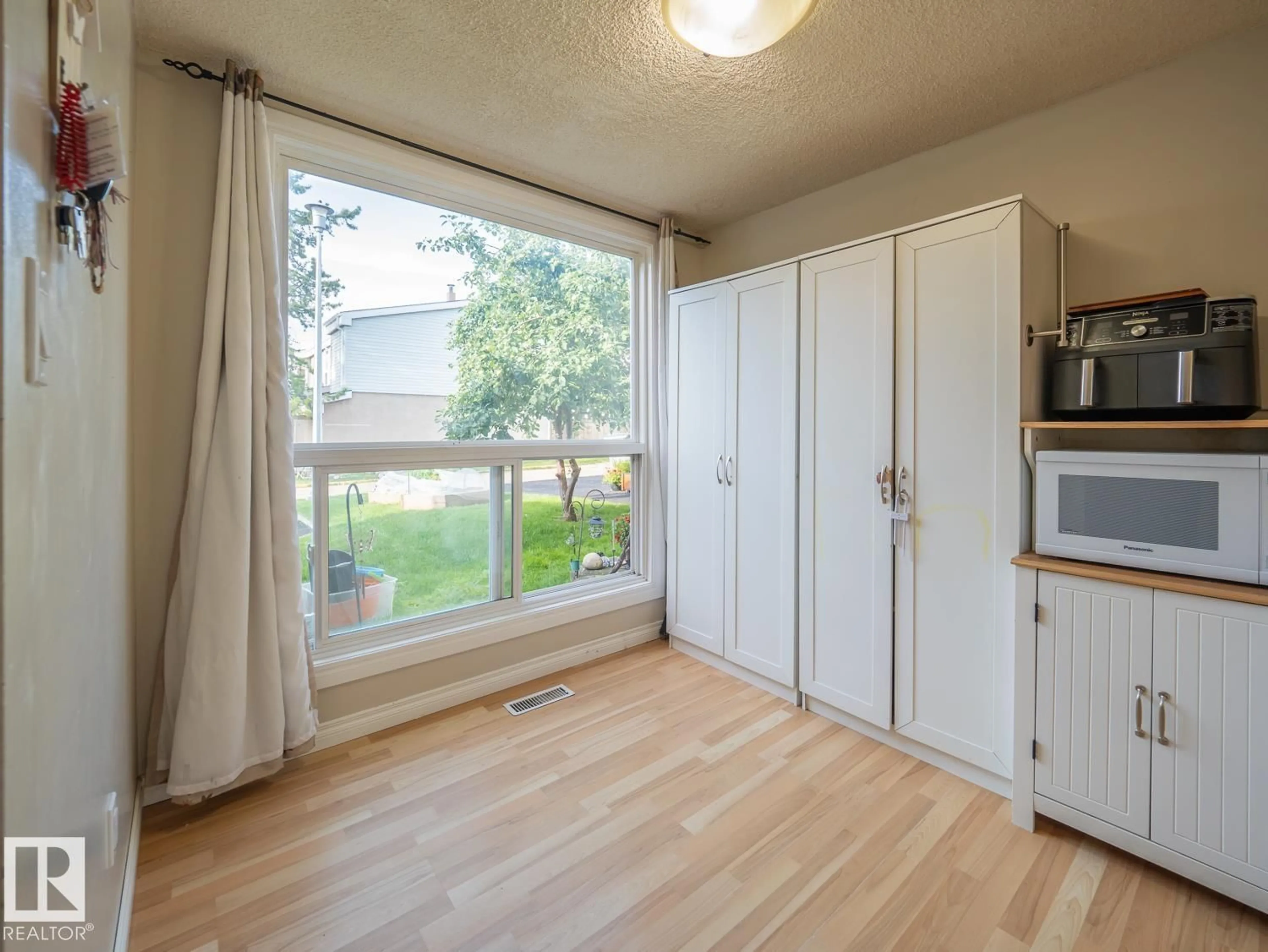 A pic of a room for 208 GRANDIN VG, St. Albert Alberta T8N2J3
